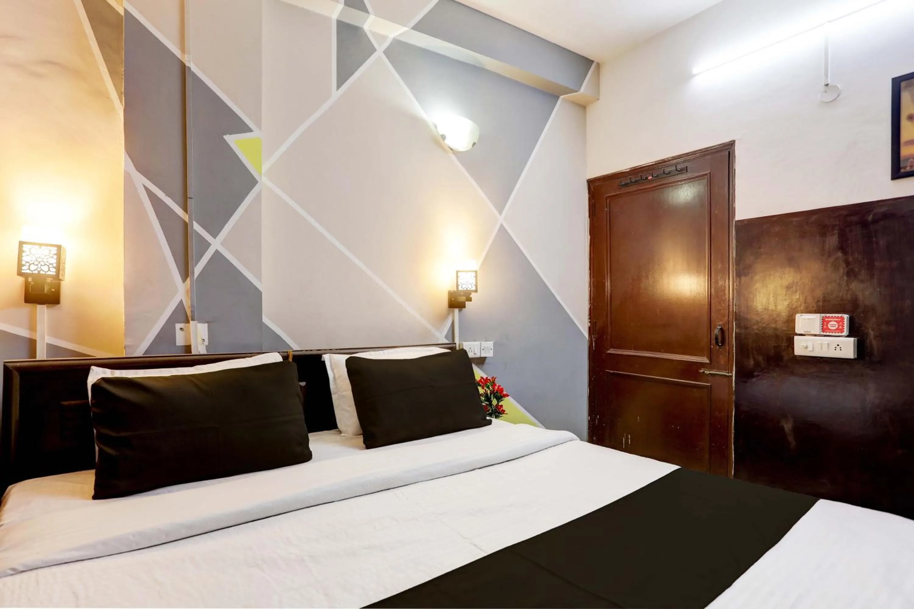 Bedroom, Bed in Hotel O Green Park Residency