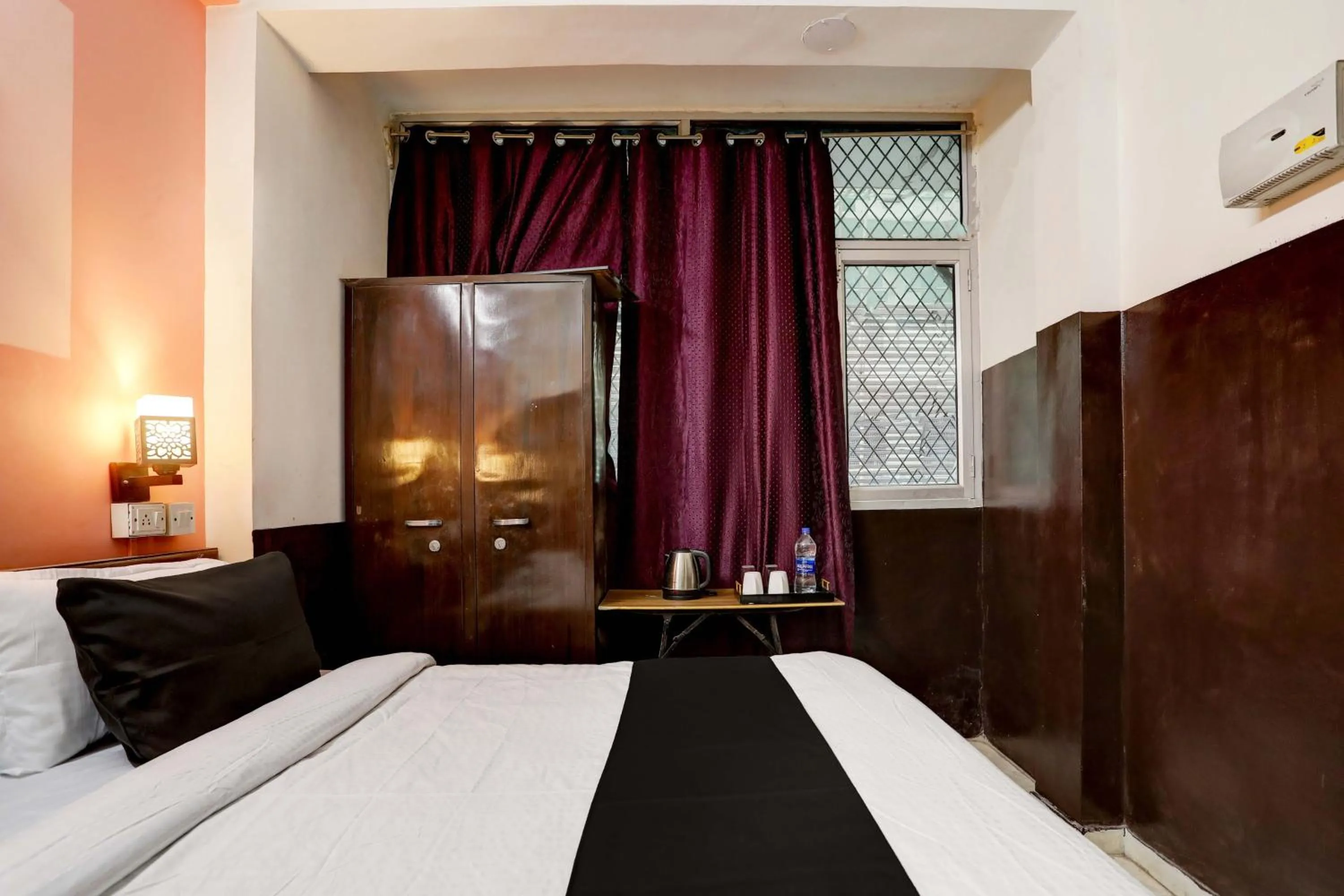 Facade/entrance, Bed in Super Hotel O Green Park Residency