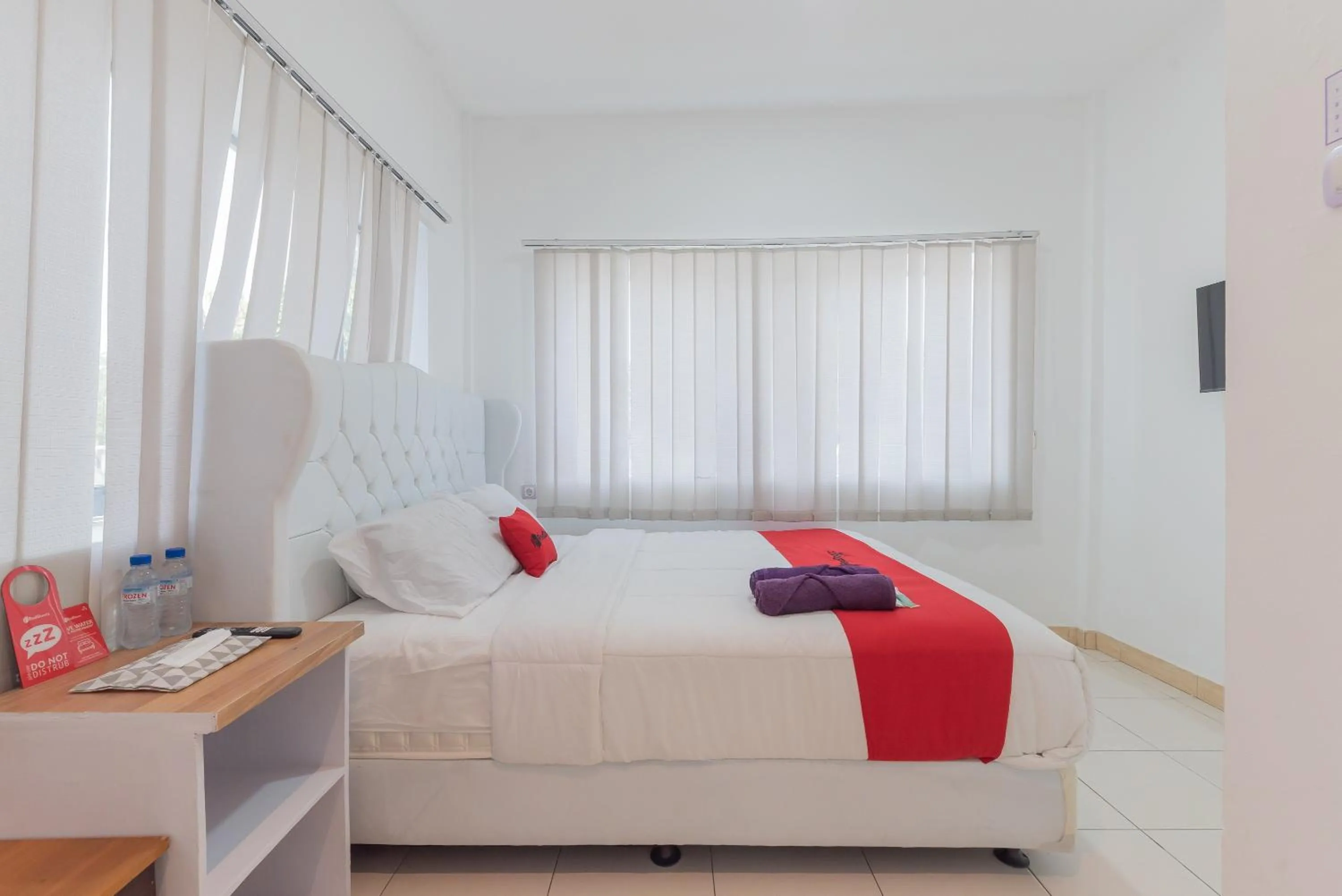 Bed in RedDoorz at Jalan Pangkal Perjuangan Karawang