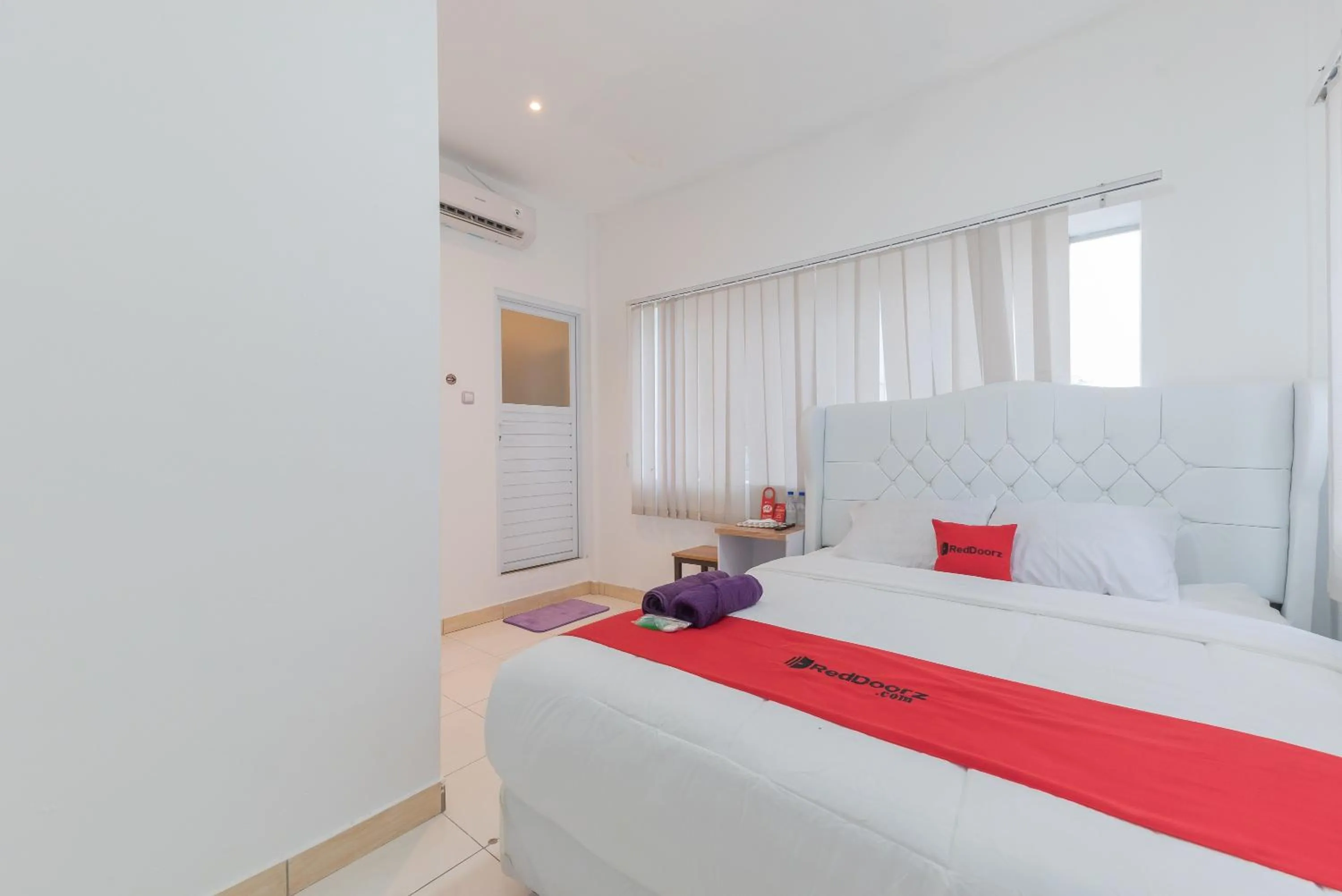 Bed in RedDoorz at Jalan Pangkal Perjuangan Karawang