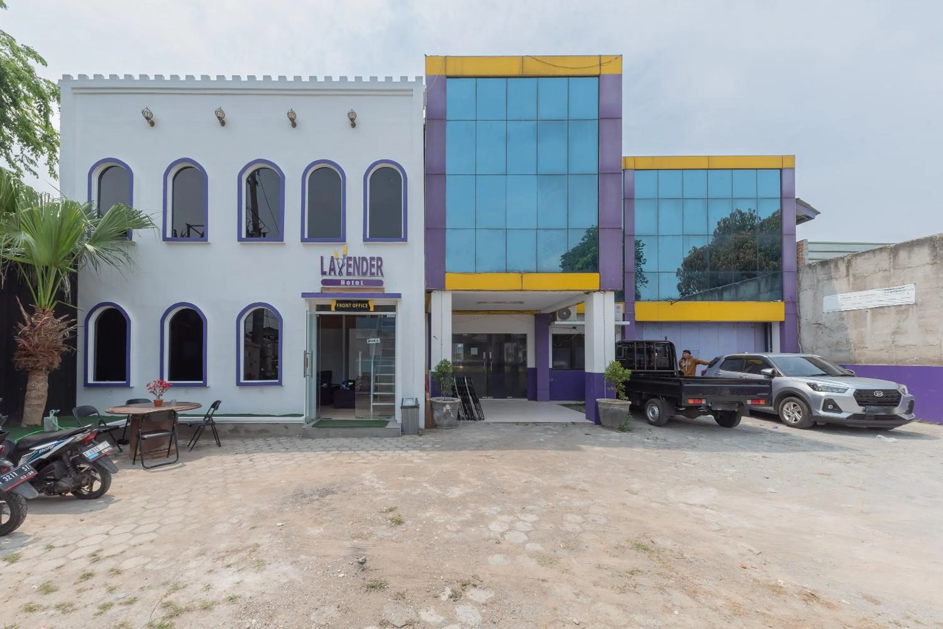 Property building in RedDoorz at Jalan Pangkal Perjuangan Karawang