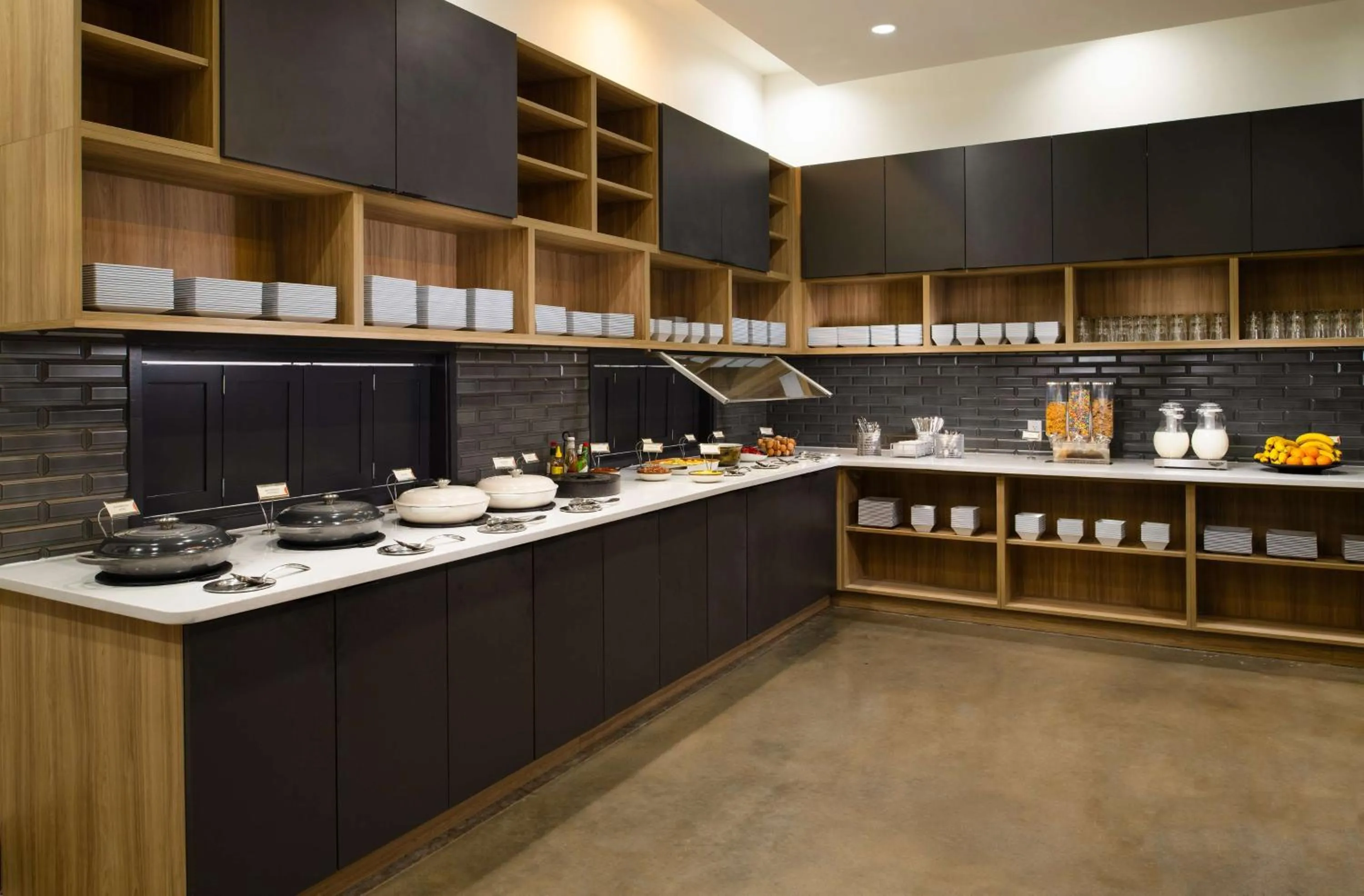 Restaurant/places to eat in Hyatt Place Nashville/Green Hills