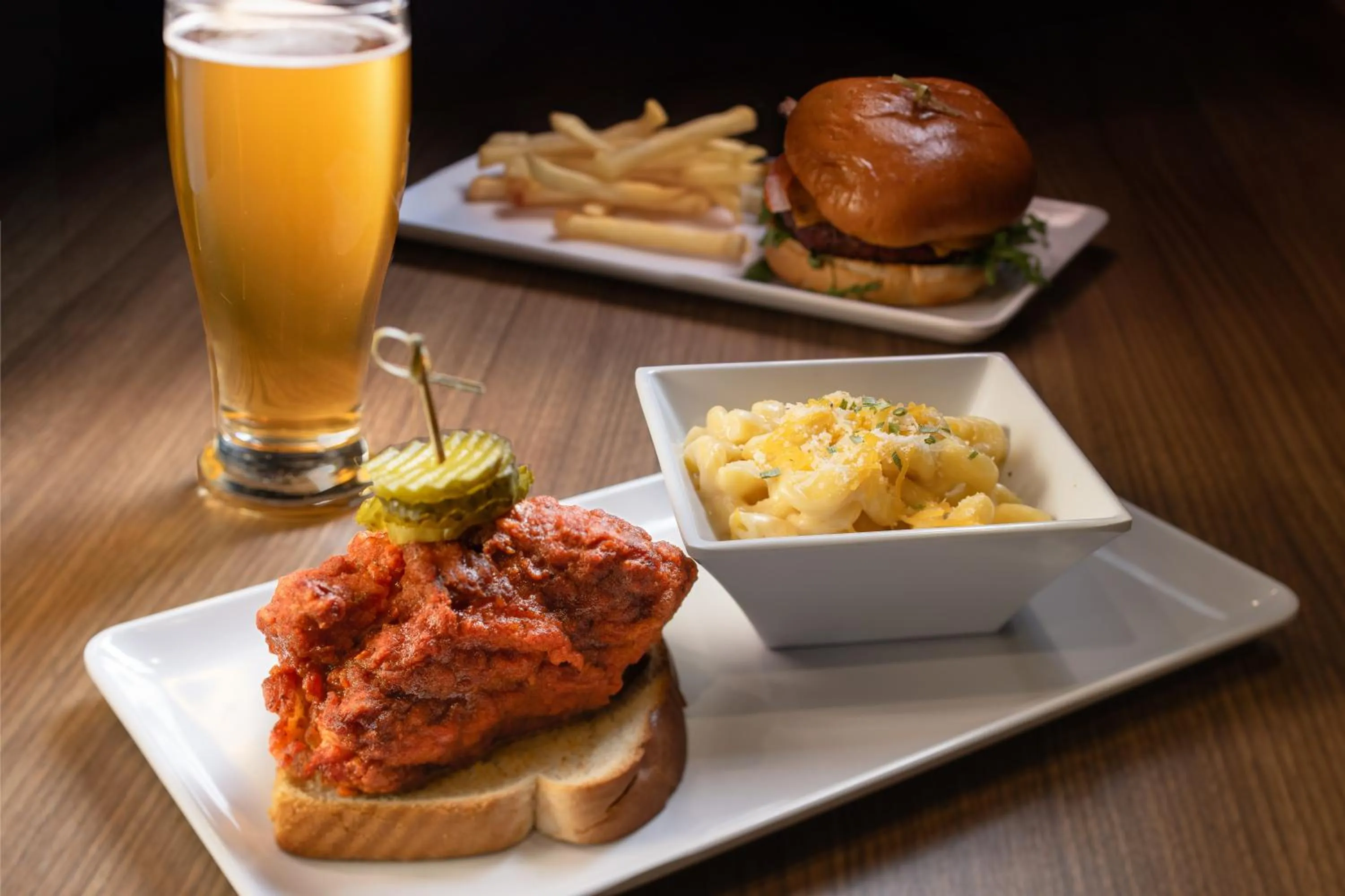 Restaurant/places to eat in Hyatt Place Nashville/Green Hills