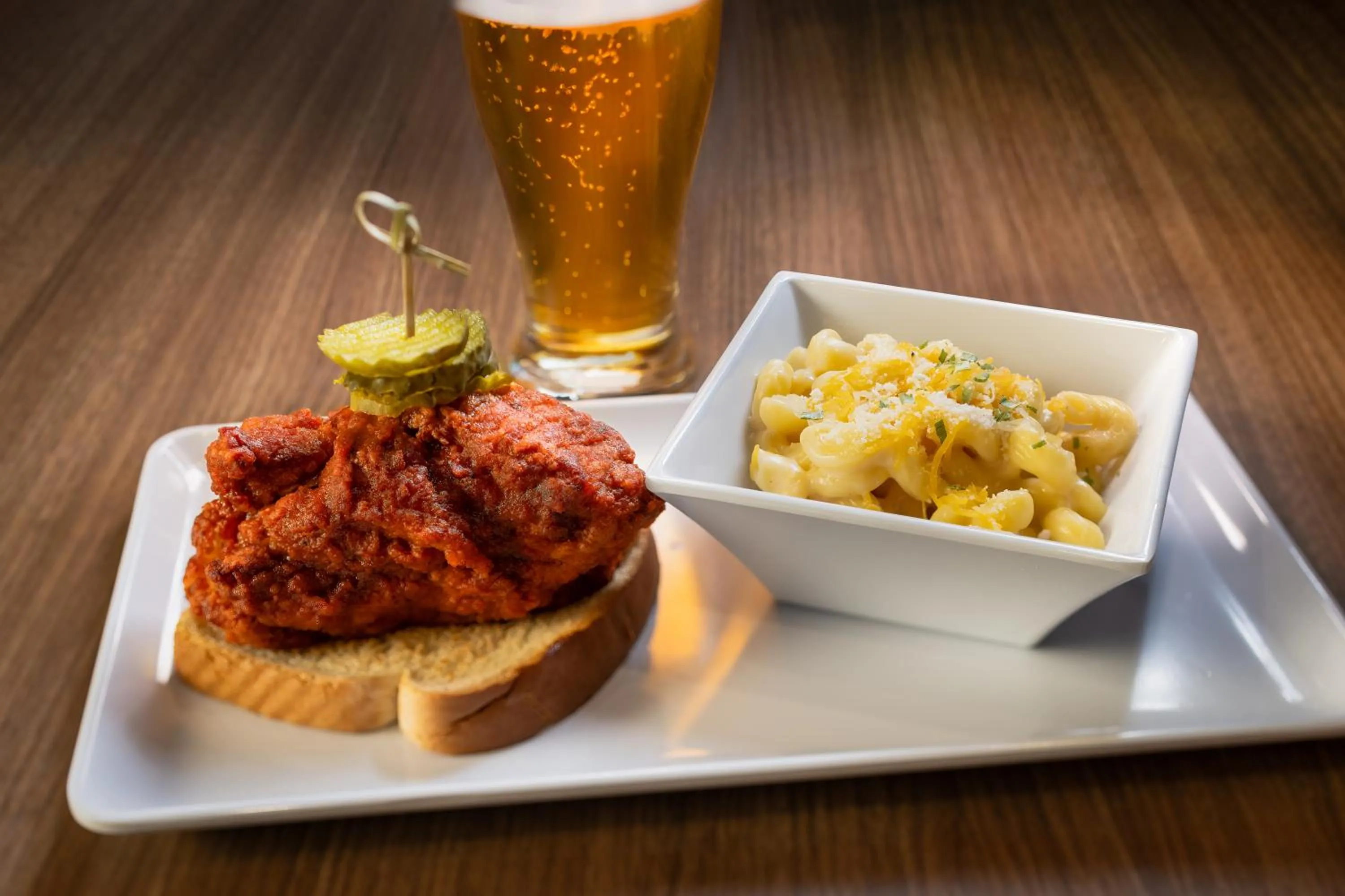 Restaurant/places to eat in Hyatt Place Nashville/Green Hills