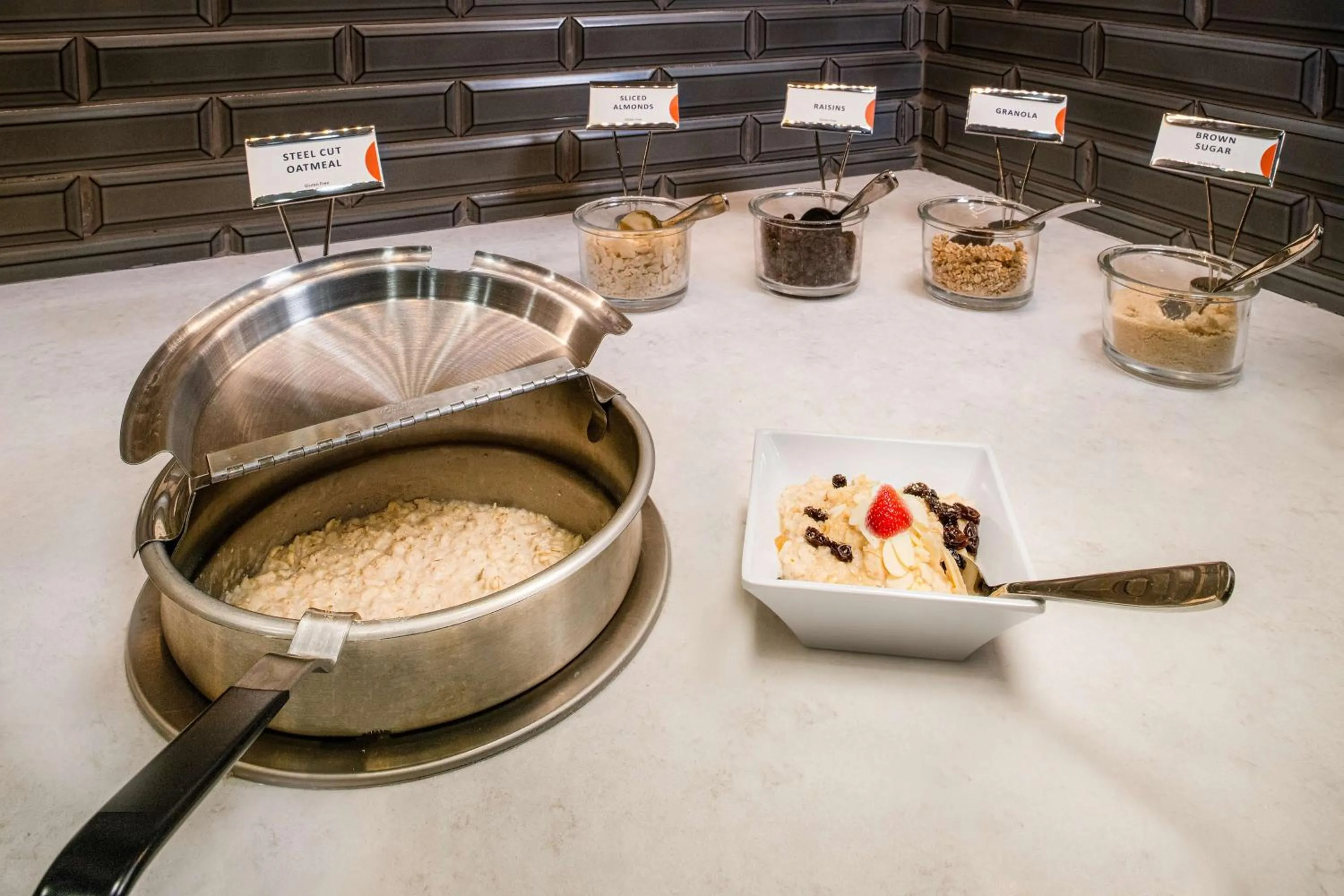 Restaurant/places to eat in Hyatt Place Nashville/Green Hills