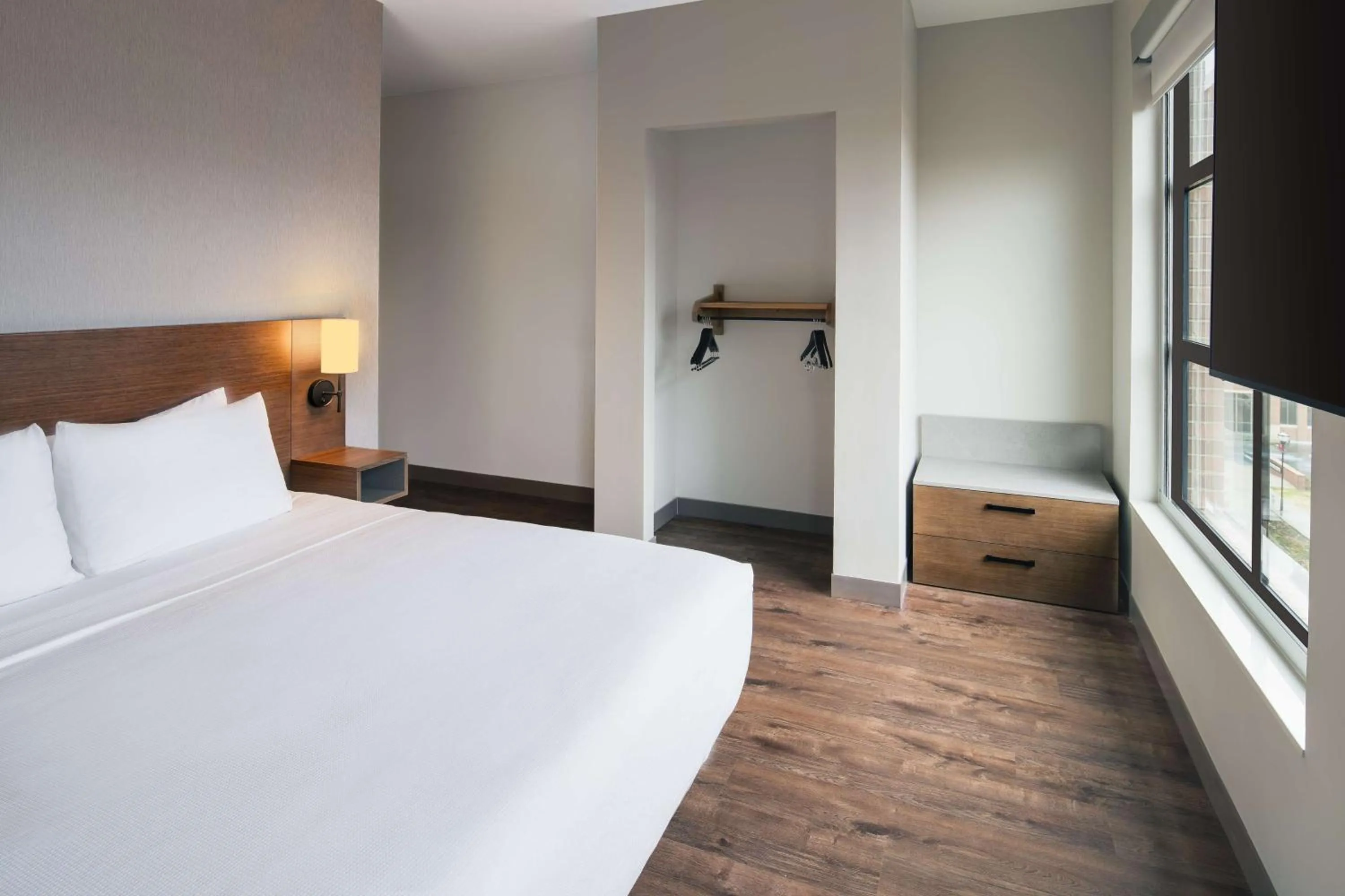 Photo of the whole room, Bed in Hyatt Place Nashville/Green Hills