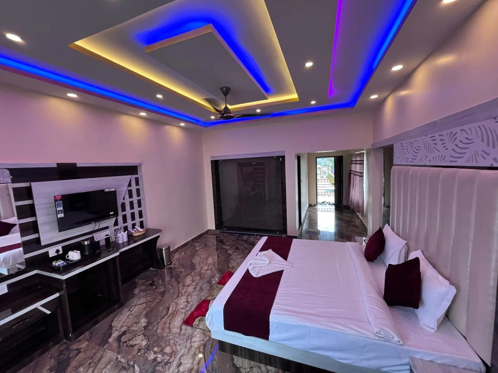 Bed in THE PELICAN BEACH RESORT