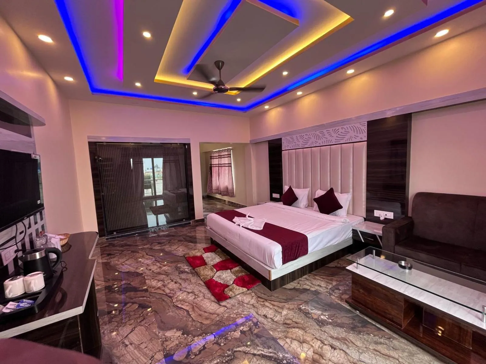 Bed in THE PELICAN BEACH RESORT