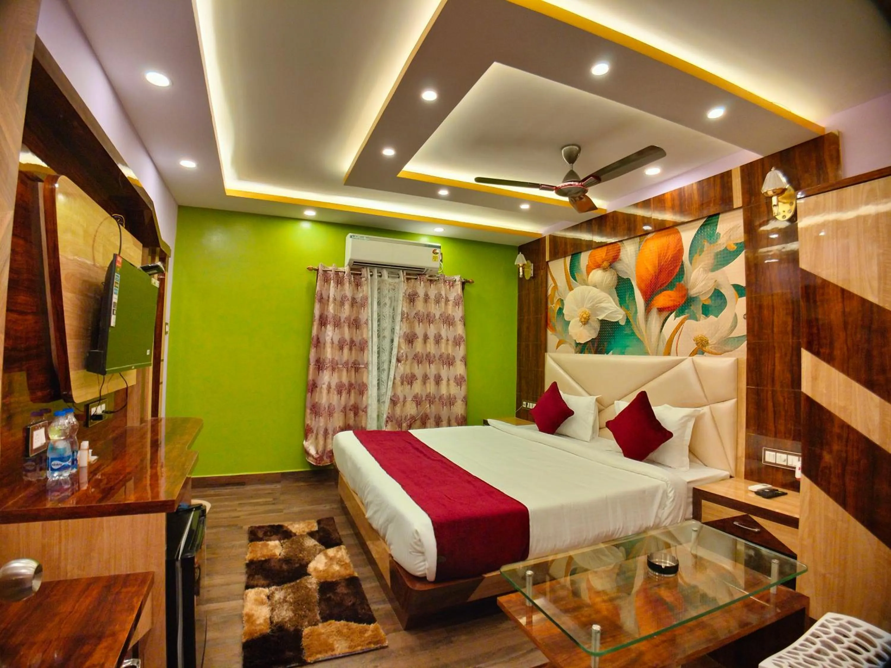 Bed in THE PELICAN BEACH RESORT