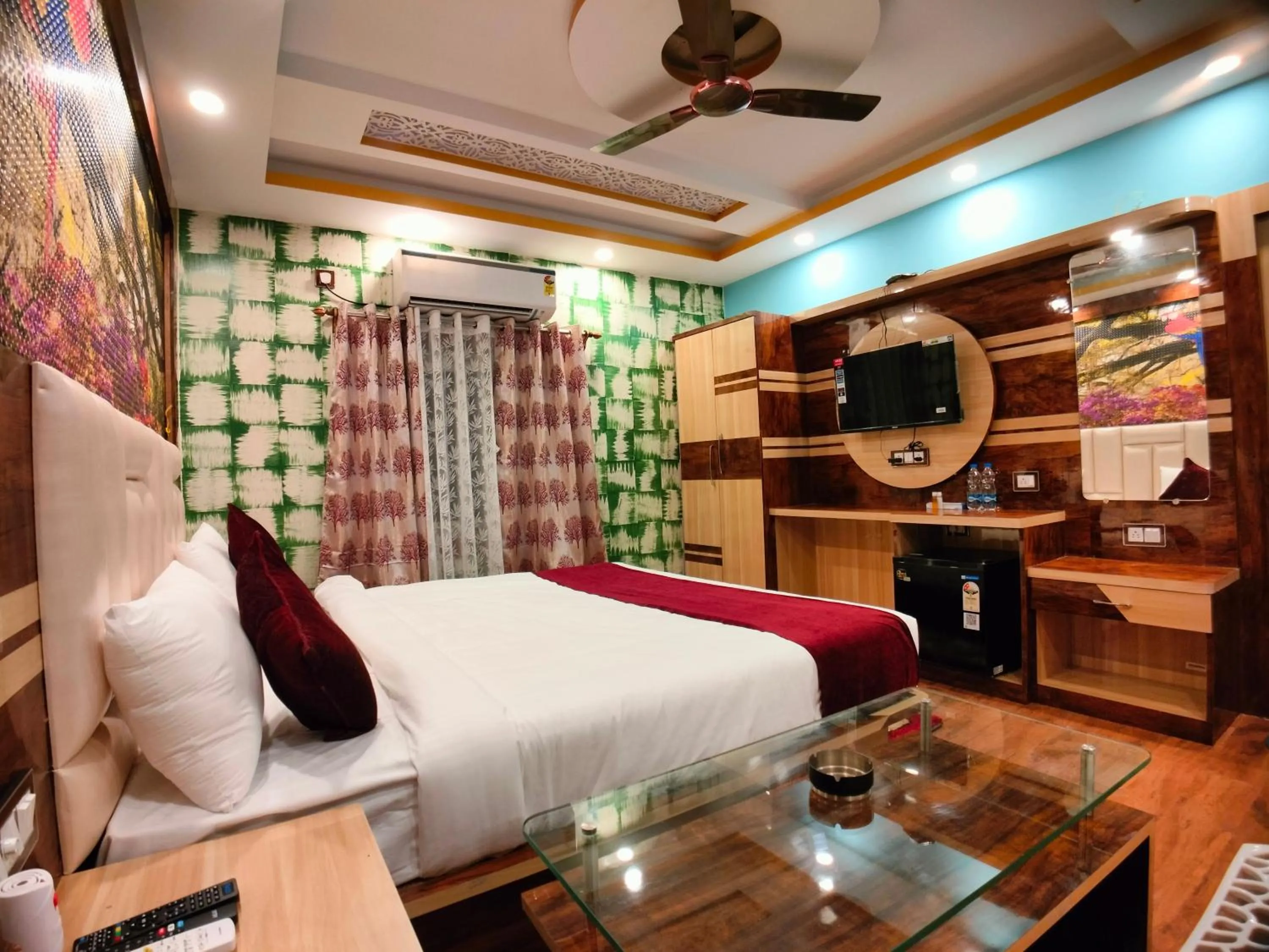 Bed in THE PELICAN BEACH RESORT