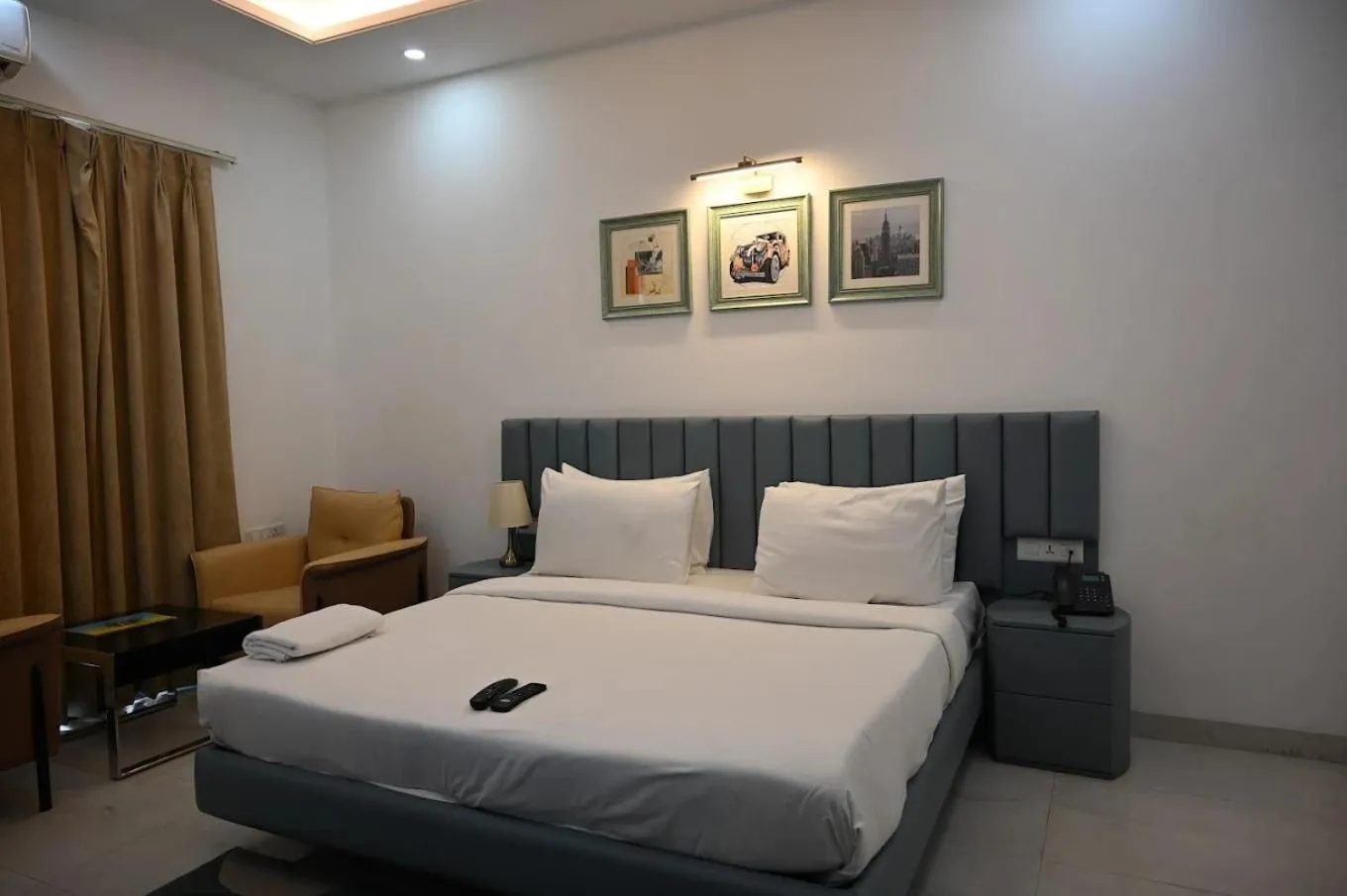 Bed in The Hoften Elite 32 Avenue, Sector 15, Gurugram