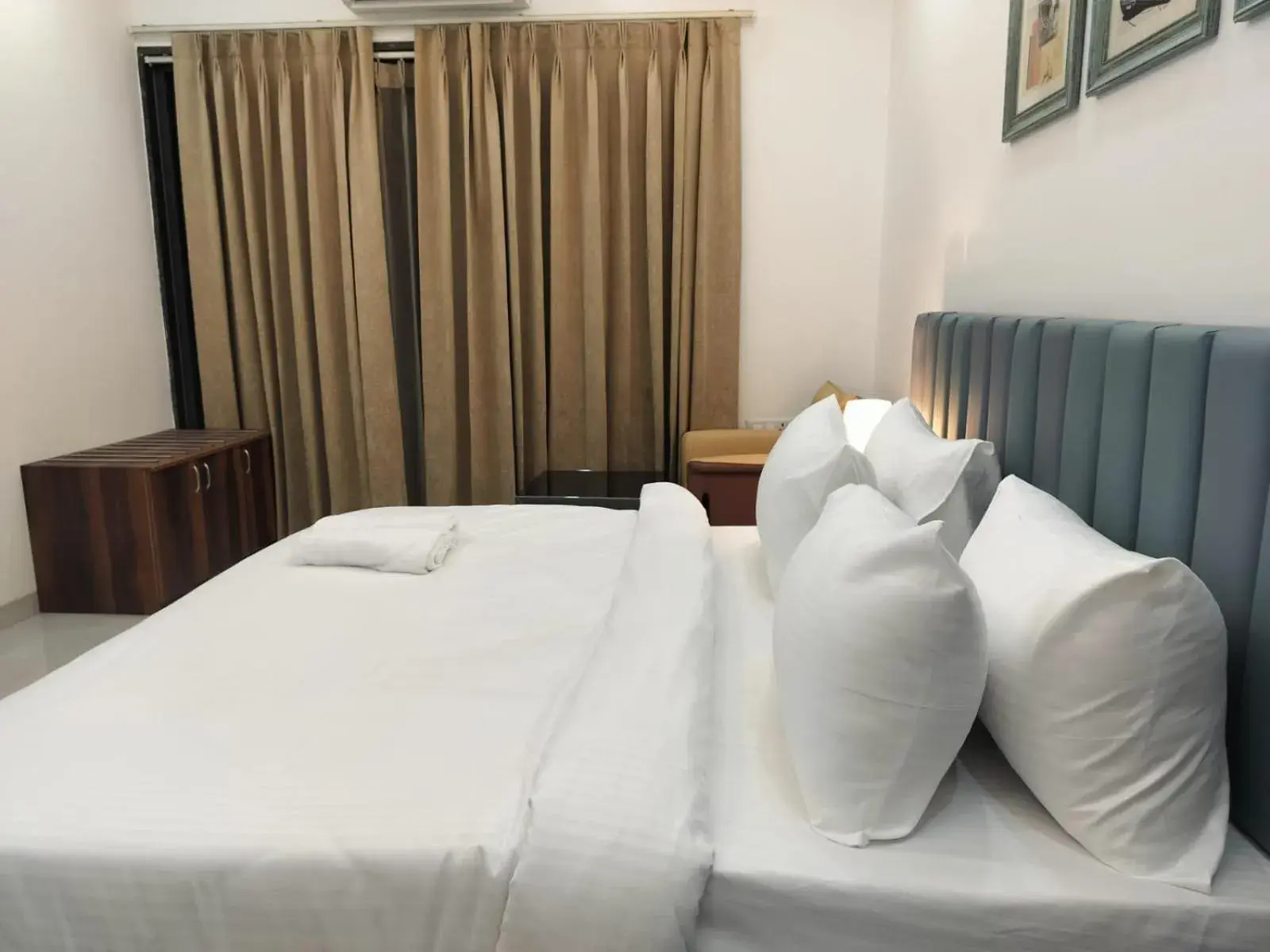 Bedroom, Bed in The Hoften Elite 32 Avenue, Sector 15, Gurugram Bedroom, Bed in The Hoften Elite 32 Avenue, Sector 15, Gurugram