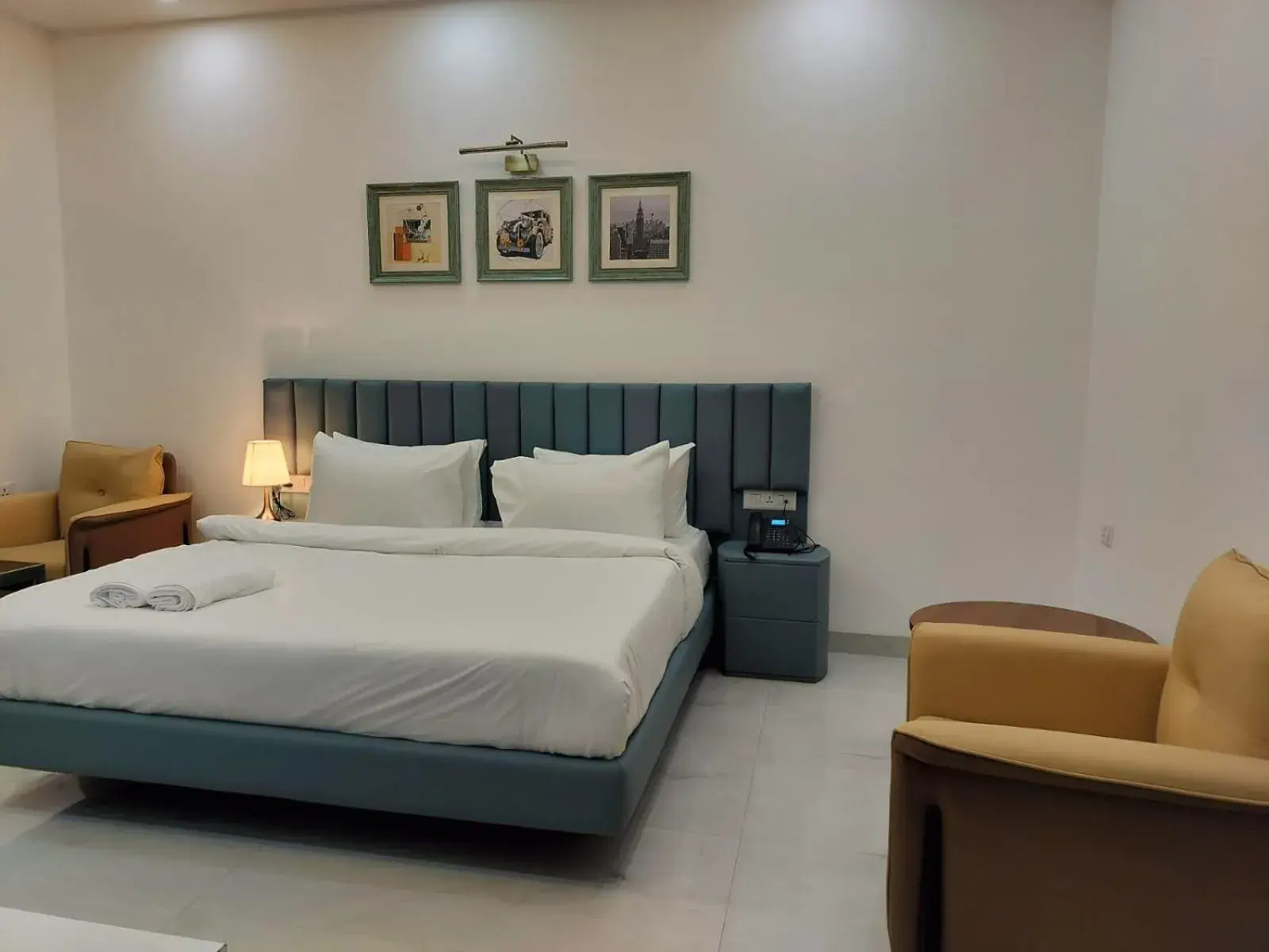 Seating area, Bed in The Hoften Elite 32 Avenue, Sector 15, Gurugram Seating area, Bed in The Hoften Elite 32 Avenue, Sector 15, Gurugram