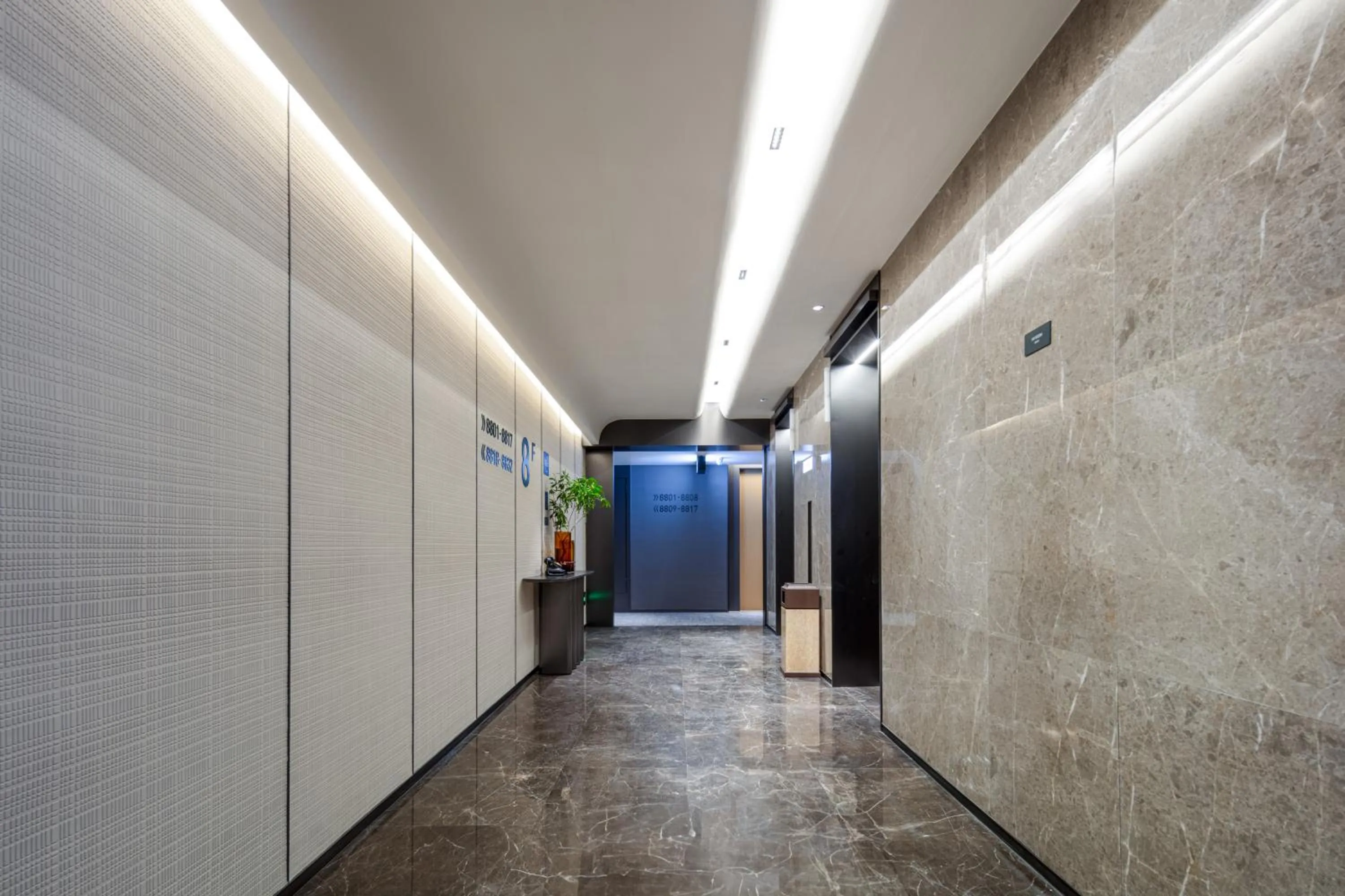 elevator in Atour Hotel Meizhou West Station R&F Center