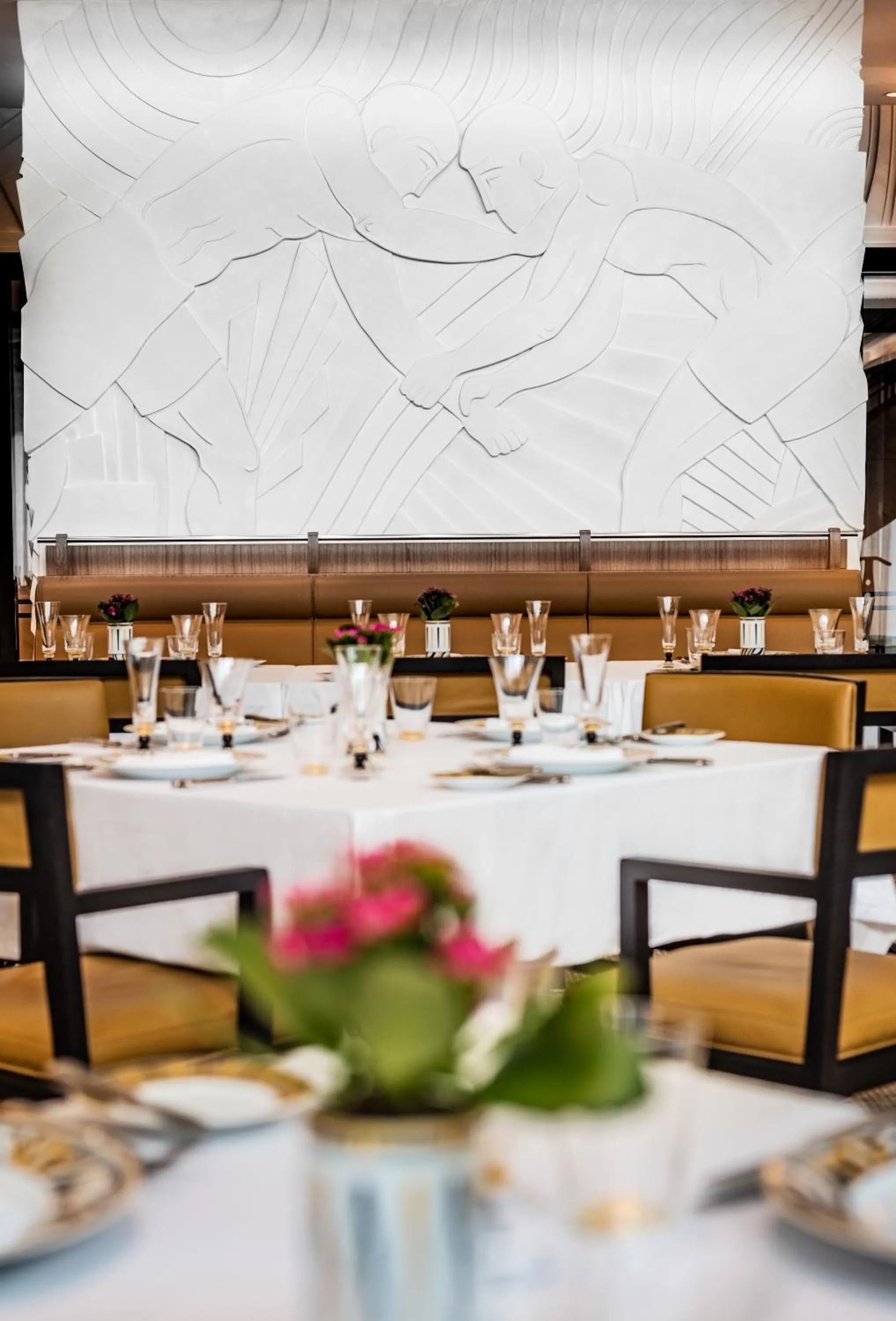 Restaurant/places to eat in Dinamo Hotel Baku