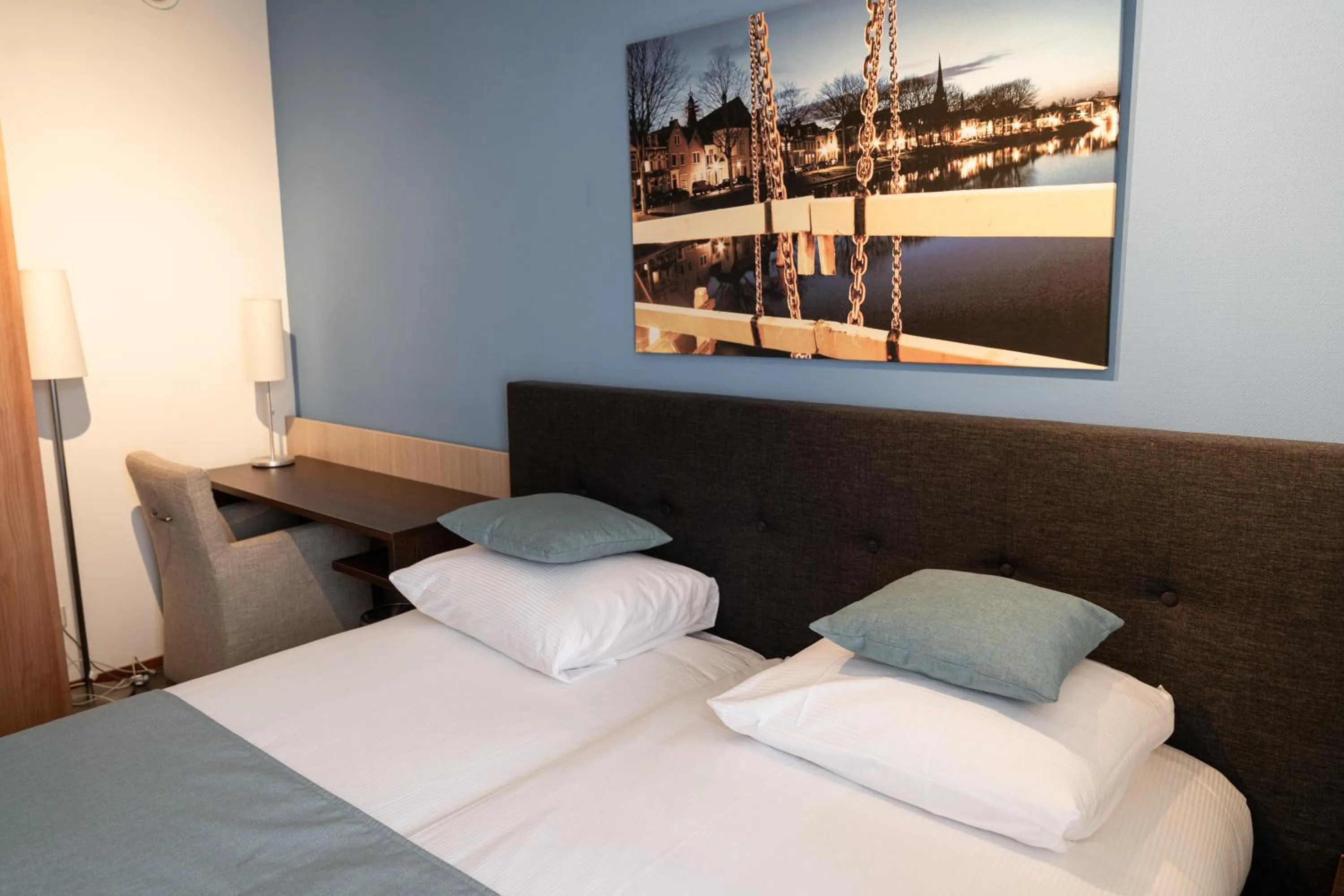 Bed in Het Hart van Weesp