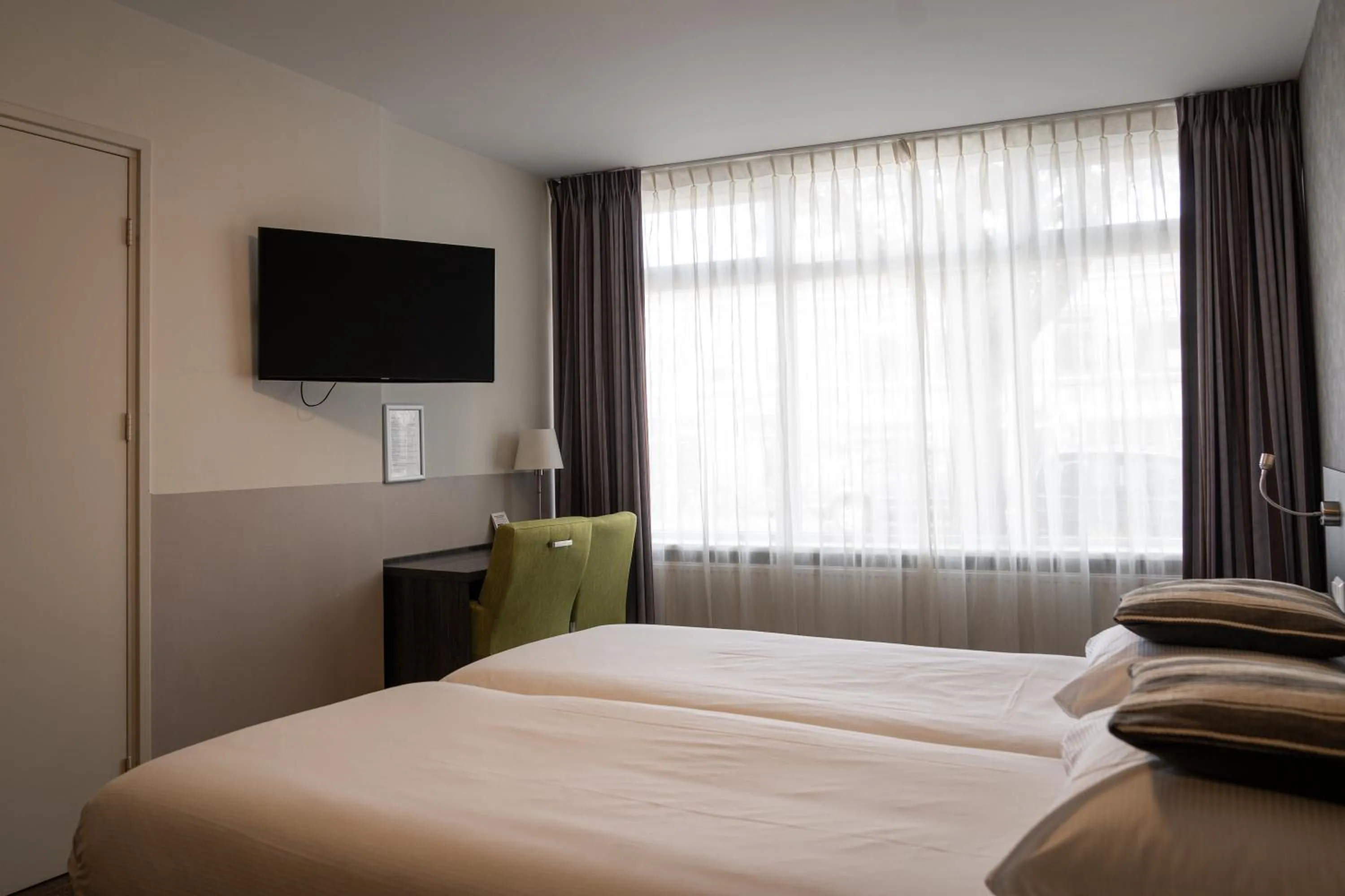 TV and multimedia, Bed in Het Hart van Weesp