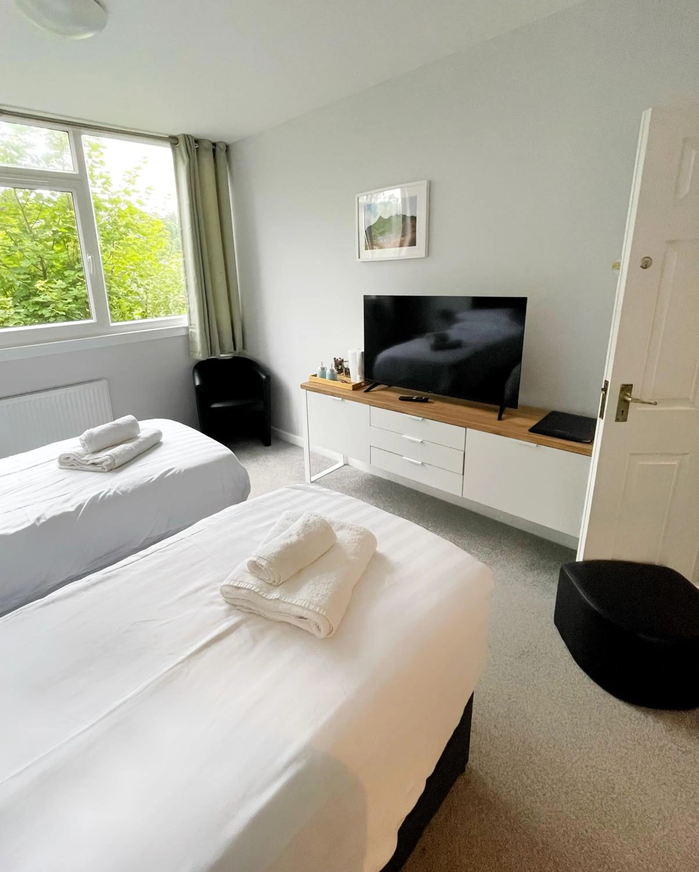 Bed in King's Knoll Hotel