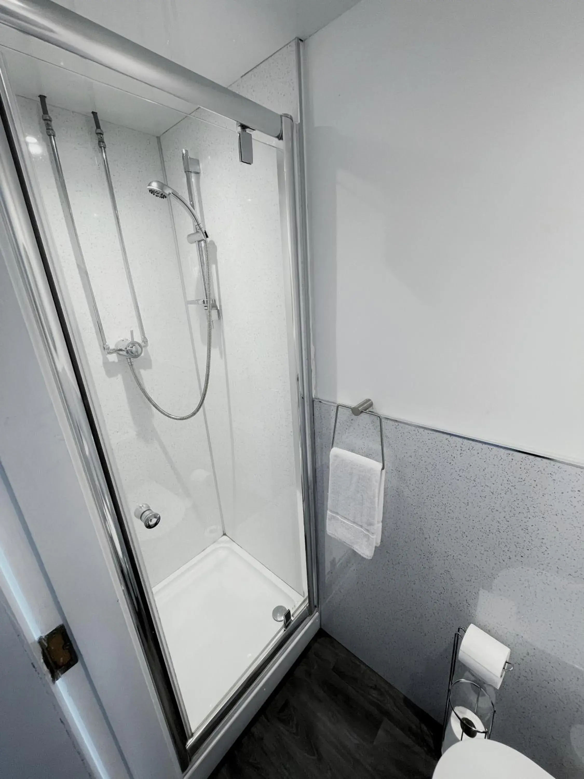 Double Room with Private Bathroom in King's Knoll Hotel Double Room with Private Bathroom in King's Knoll Hotel