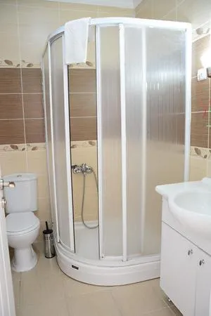 Shower in JURA HOTELS ALTINOLUK THERMAL