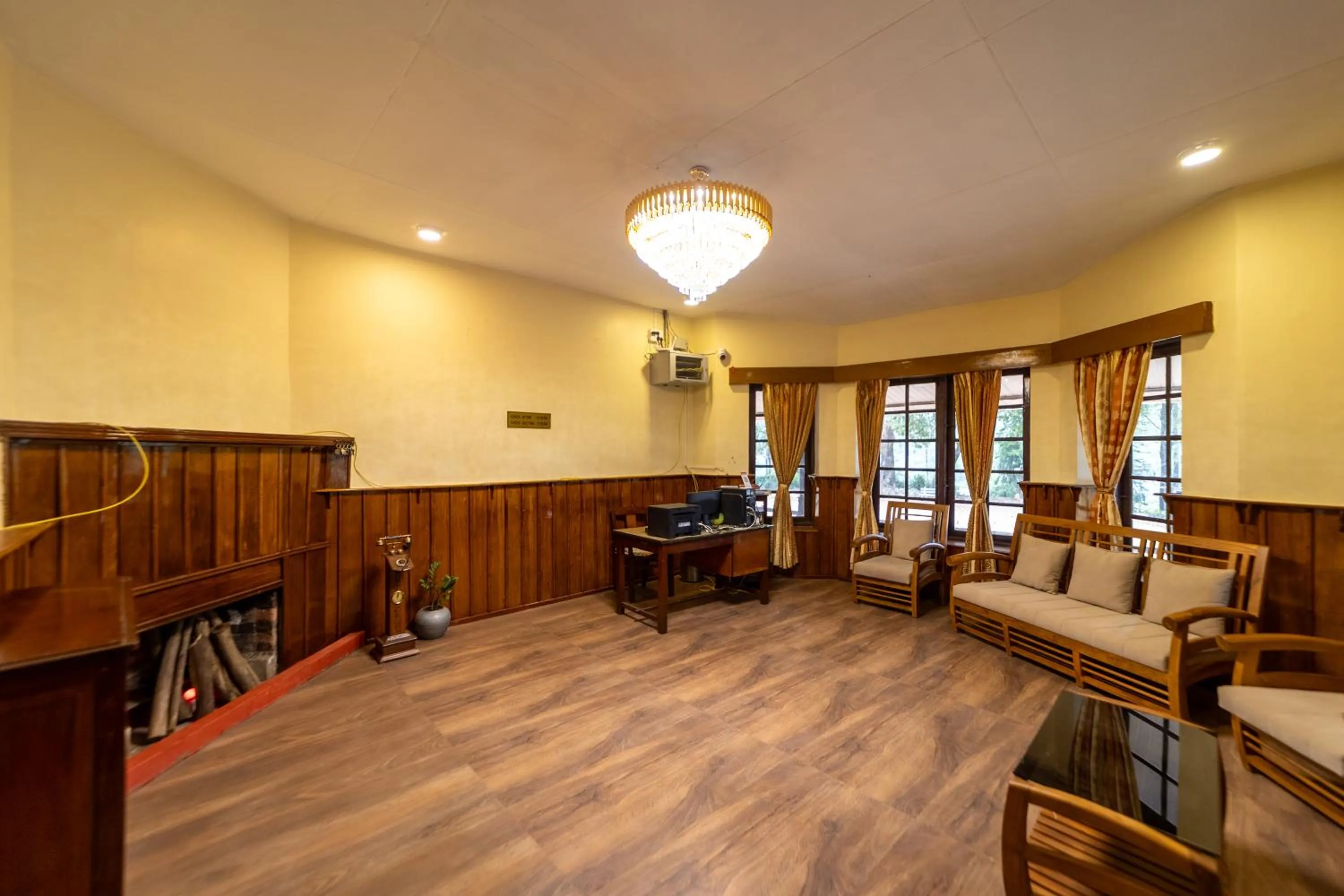 Living room in Harris Holiday Inn