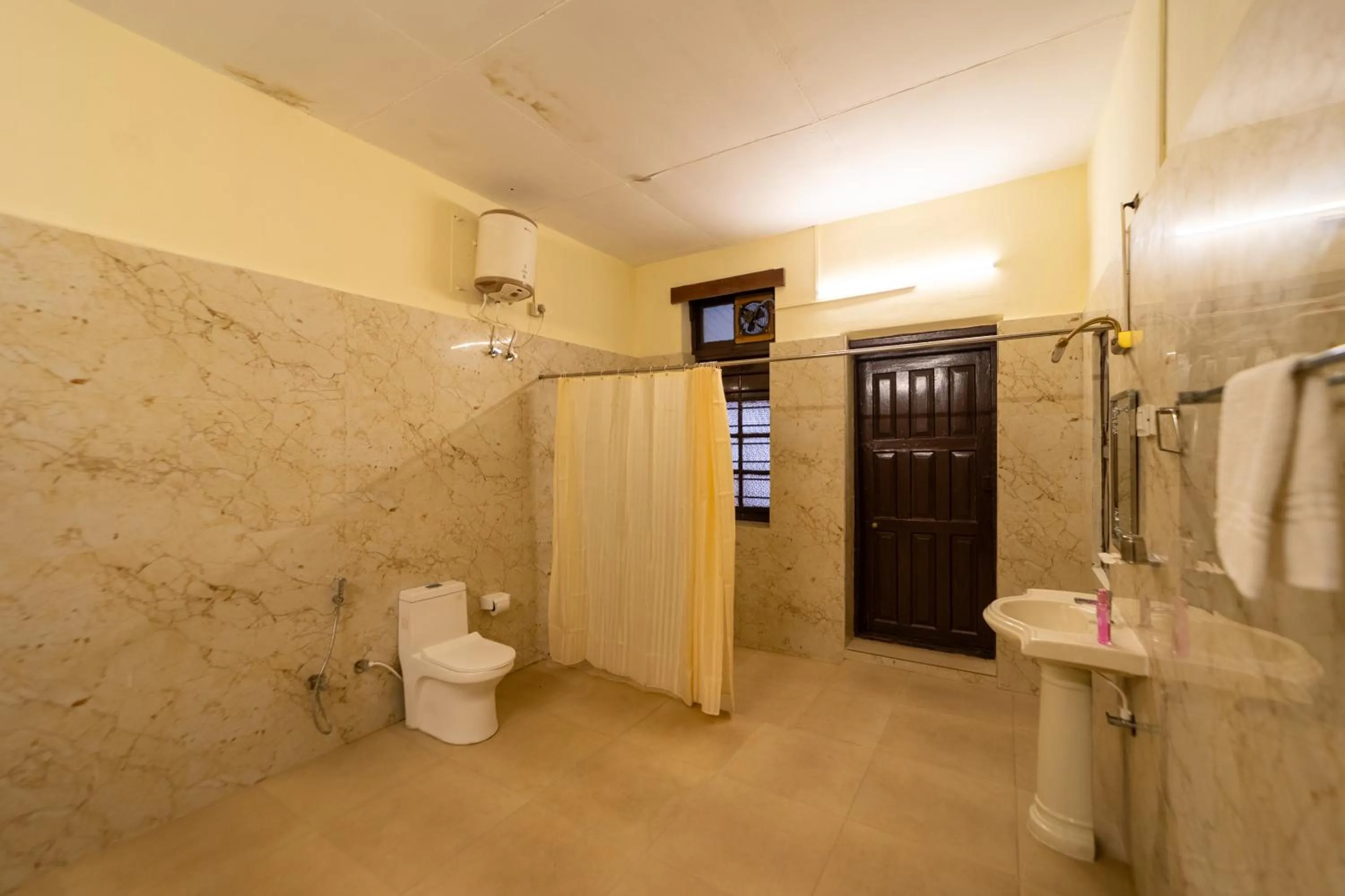 Bathroom in Harris Holiday Inn