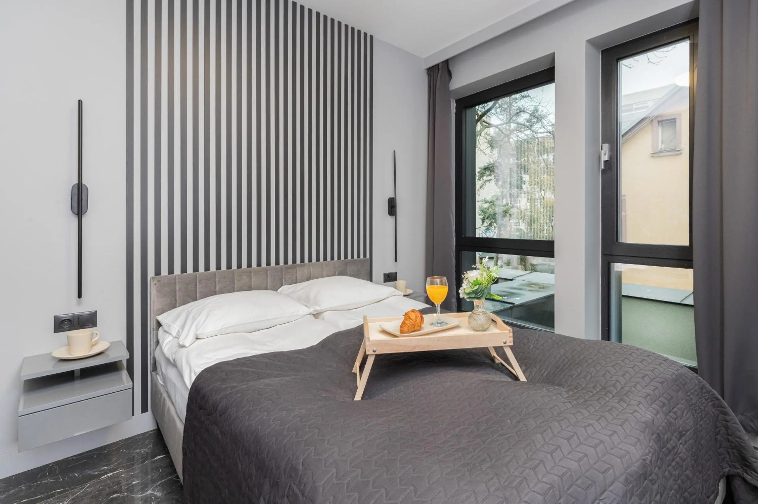 Luxurious Apartment with Two Bedrooms and Parking in Gdynia by Noclegi Renters