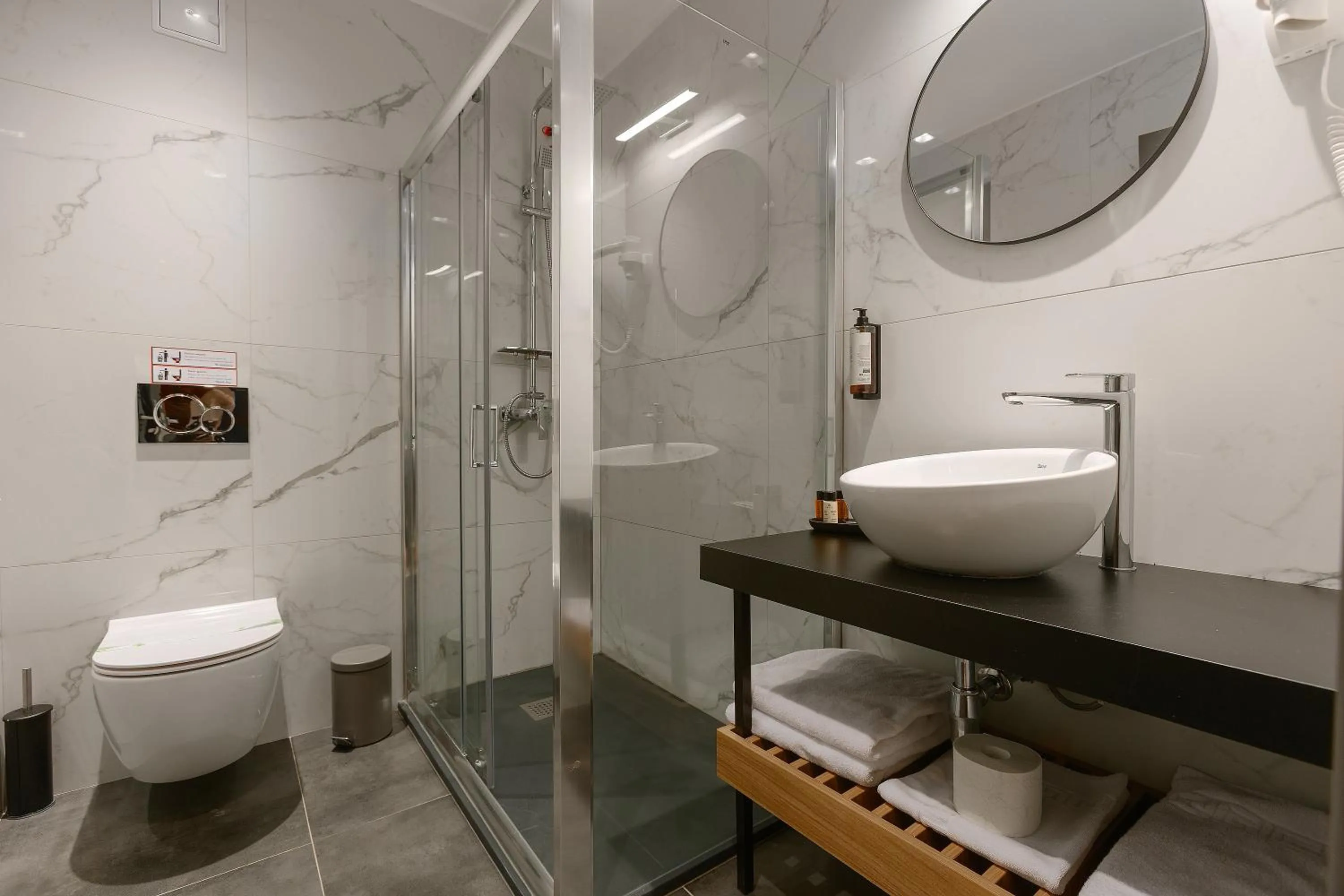 Shower in Hotel Atria