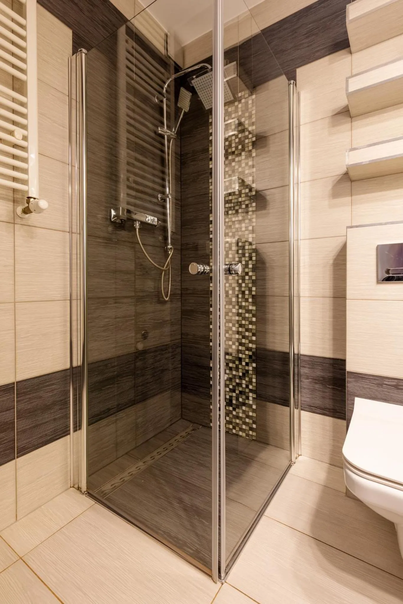 Shower in RentPlanet - Apartamenty Leśny Dom
