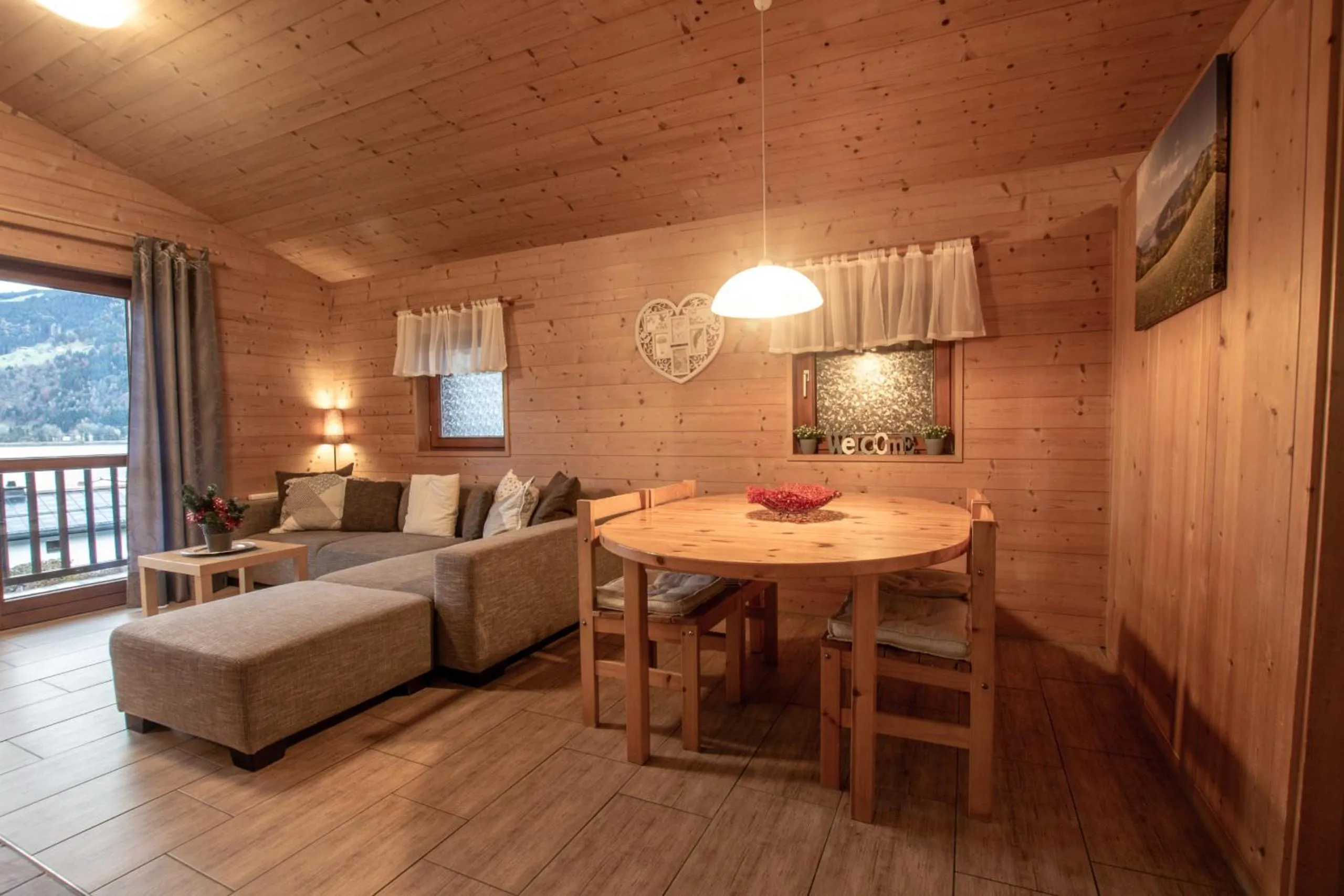 Living room, Bed in Lake and Mountain View