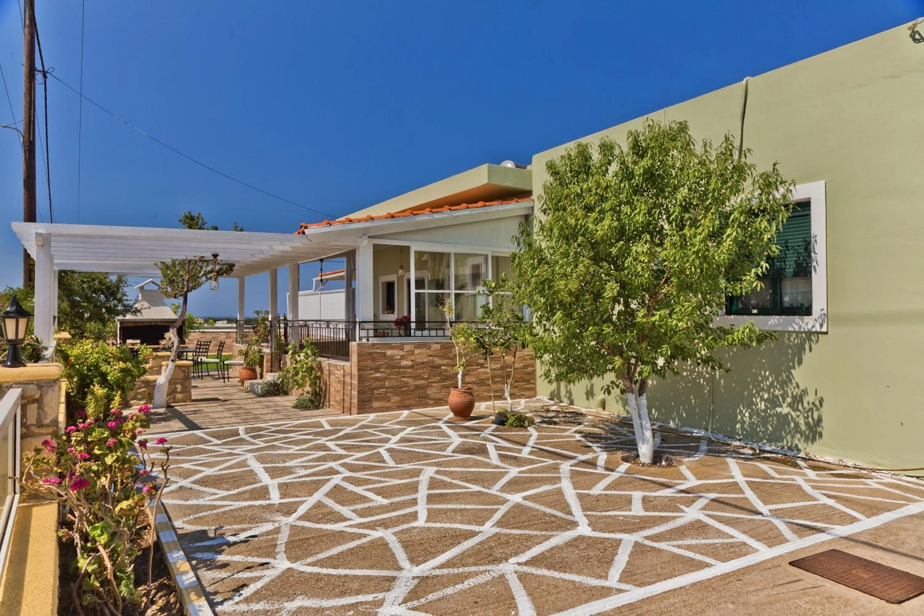 Property building in Villa Ntora