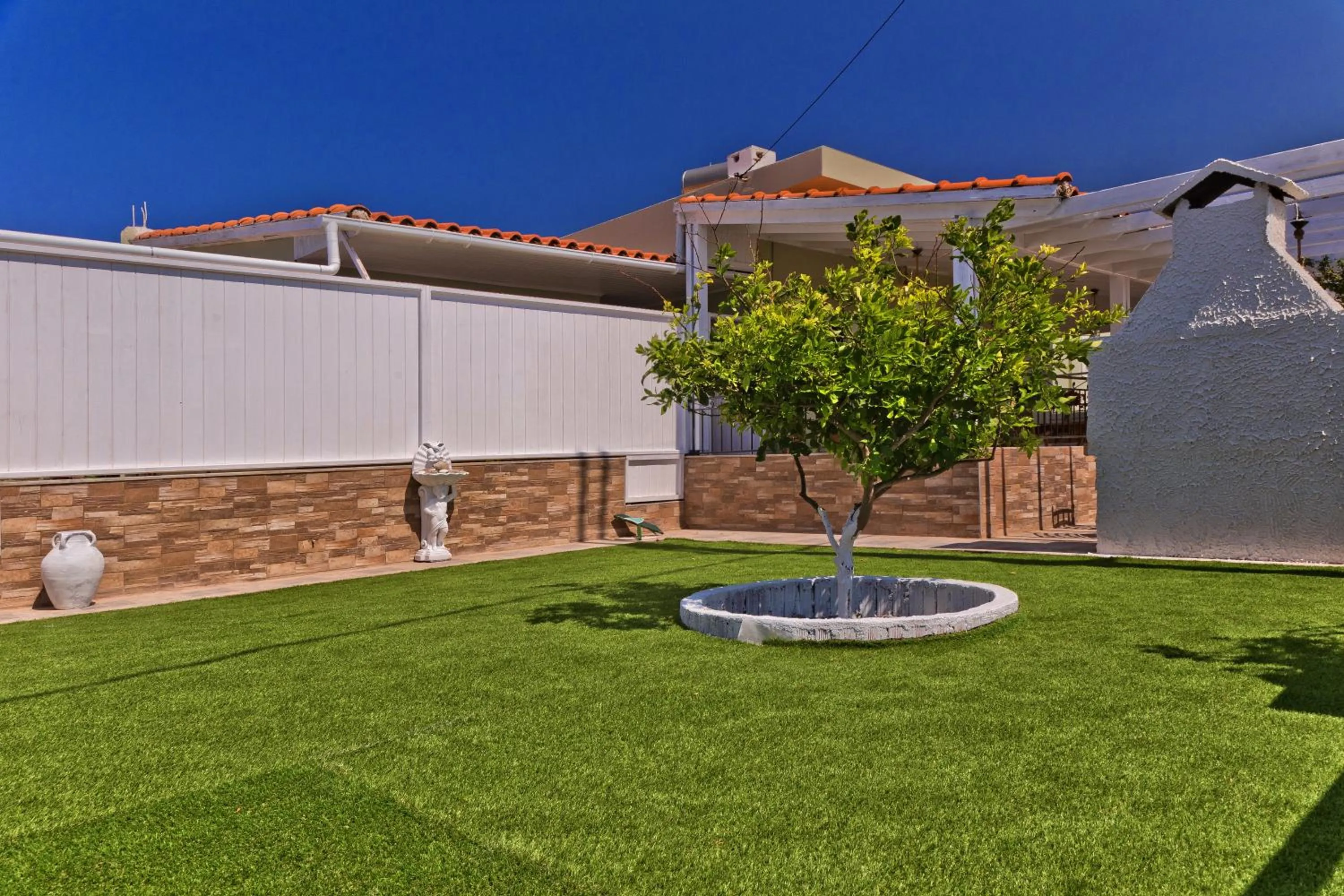 Property building in Villa Ntora