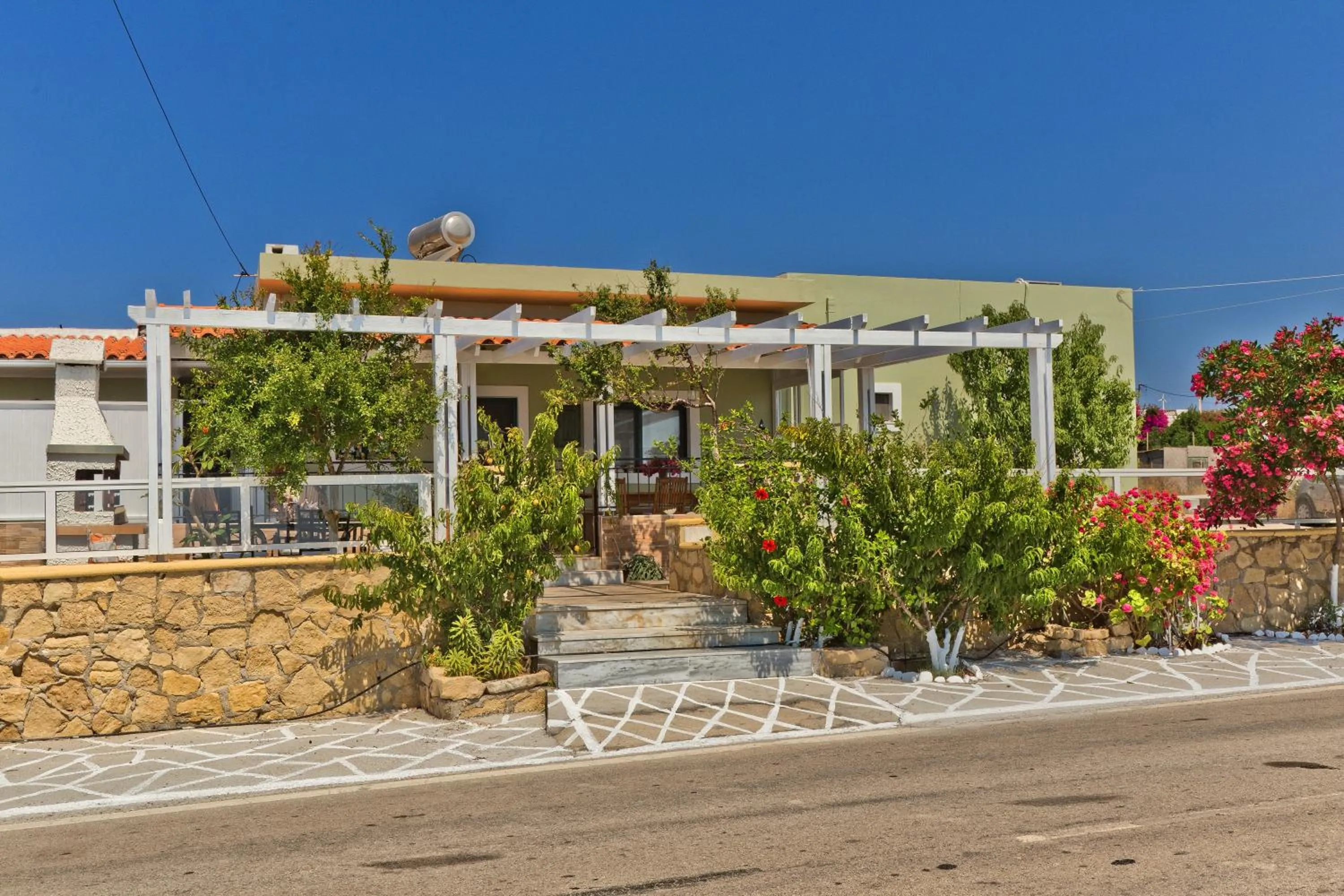 Property building in Villa Ntora