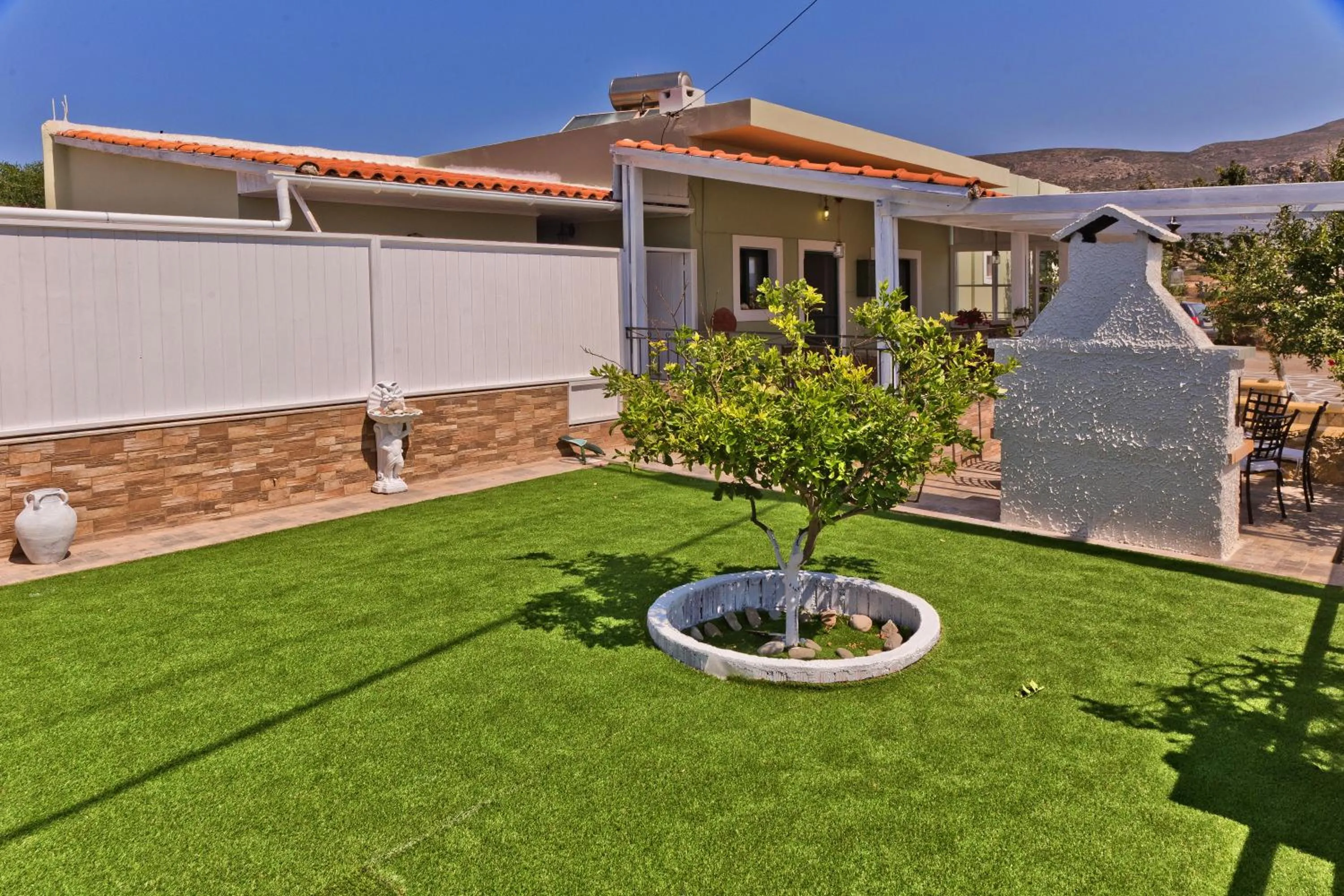 Property building in Villa Ntora