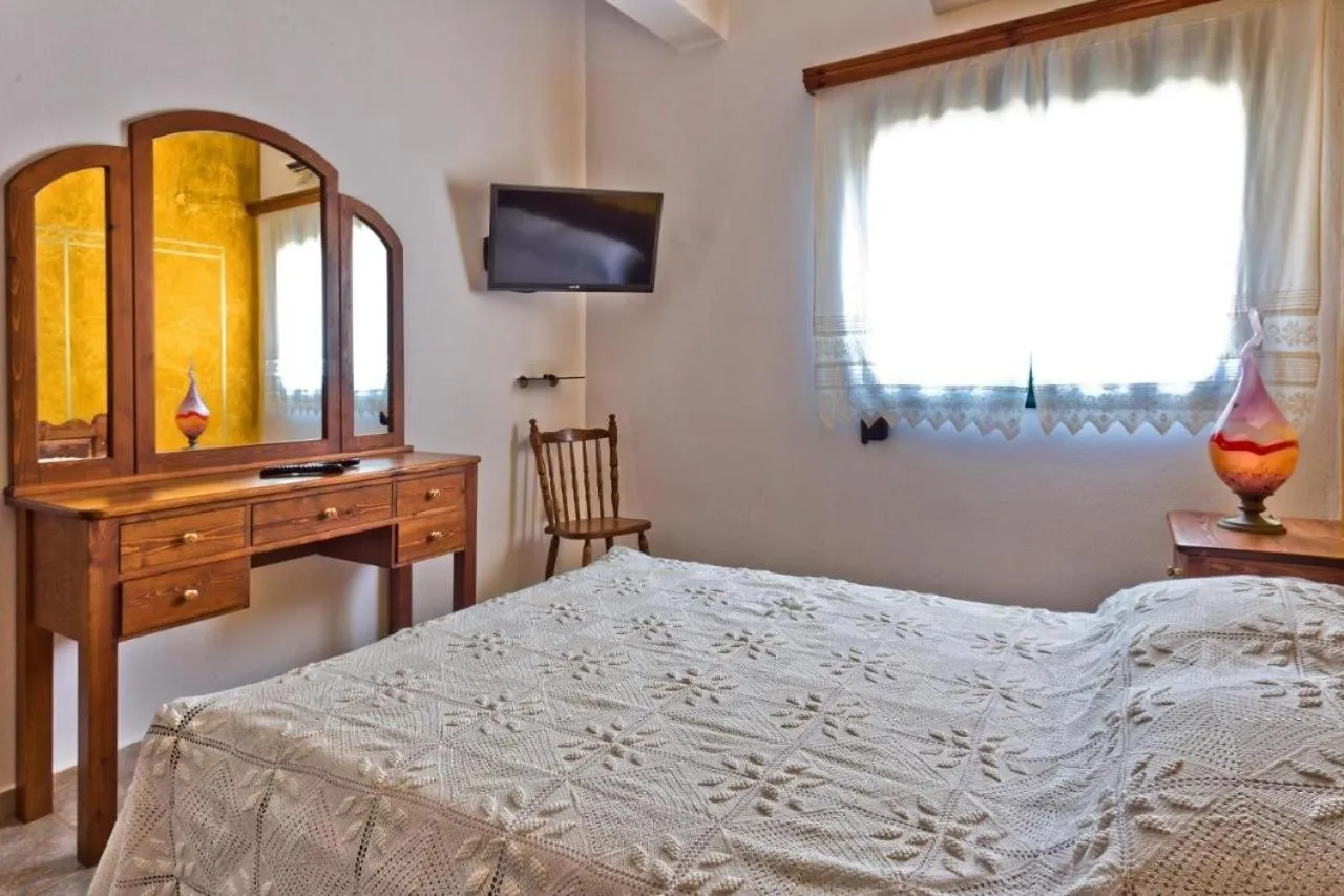 Living room, Bed in Villa Ntora