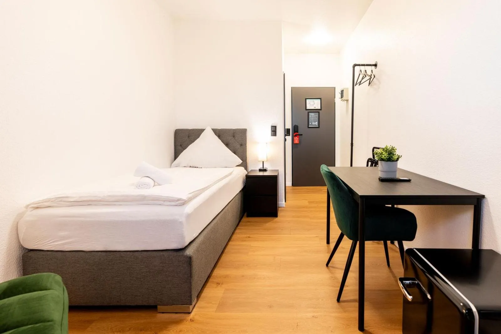 Photo of the whole room, Bed in Dream Factory by Hotel Bergheim