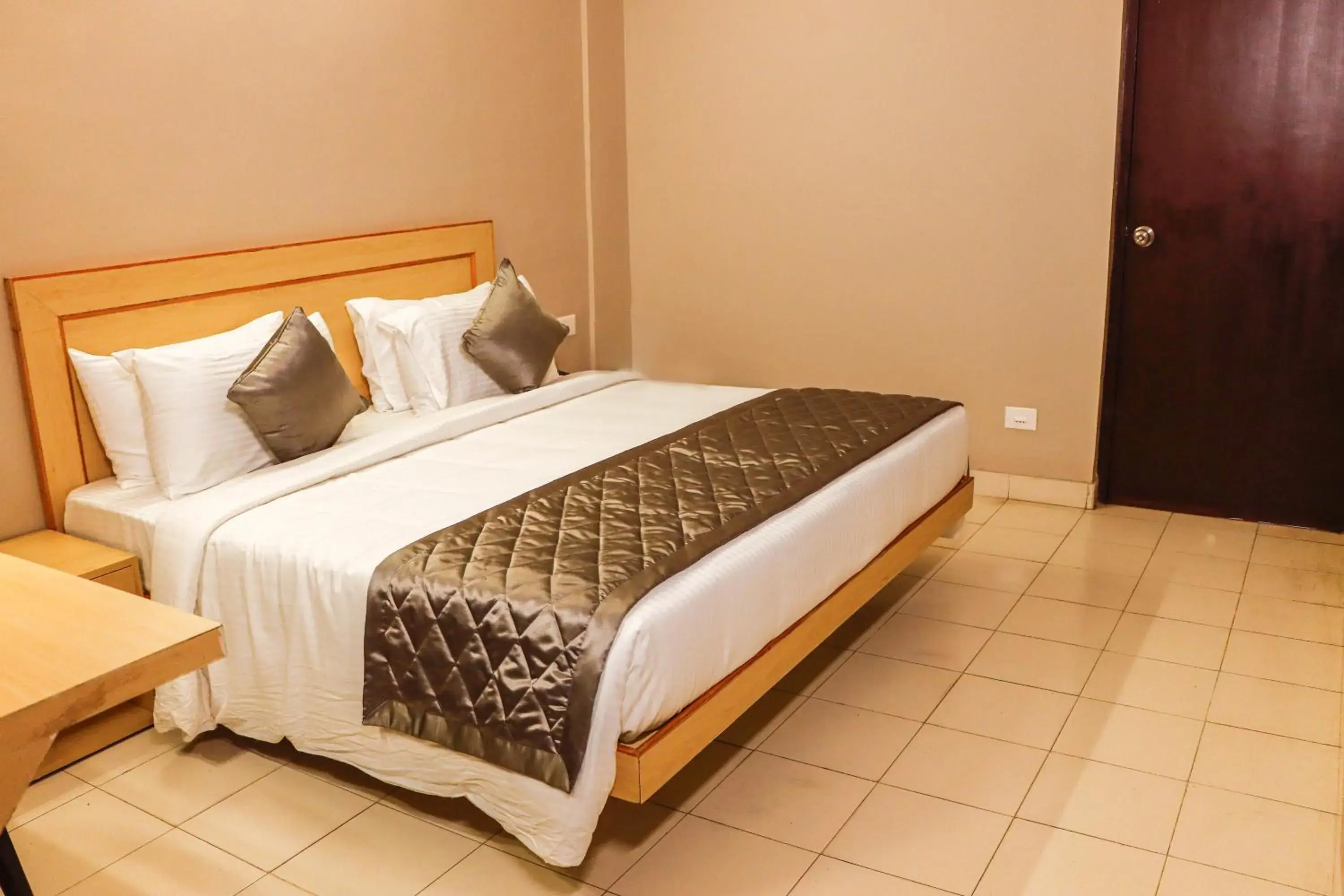 Deluxe Room in Hotel Vinayaga Tiruppur Deluxe Room in Hotel Vinayaga Tiruppur