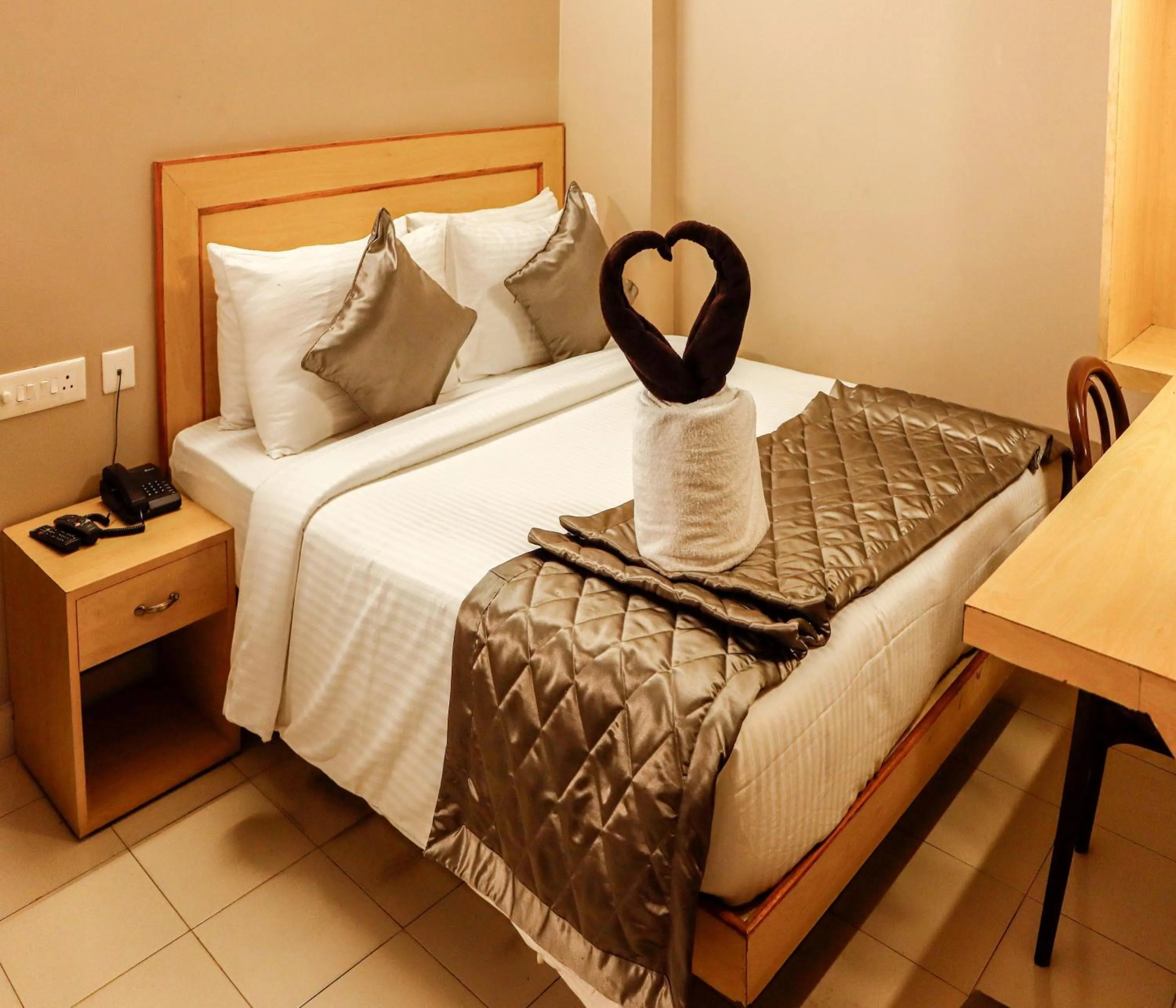 Bed in Hotel Vinayaga Tiruppur