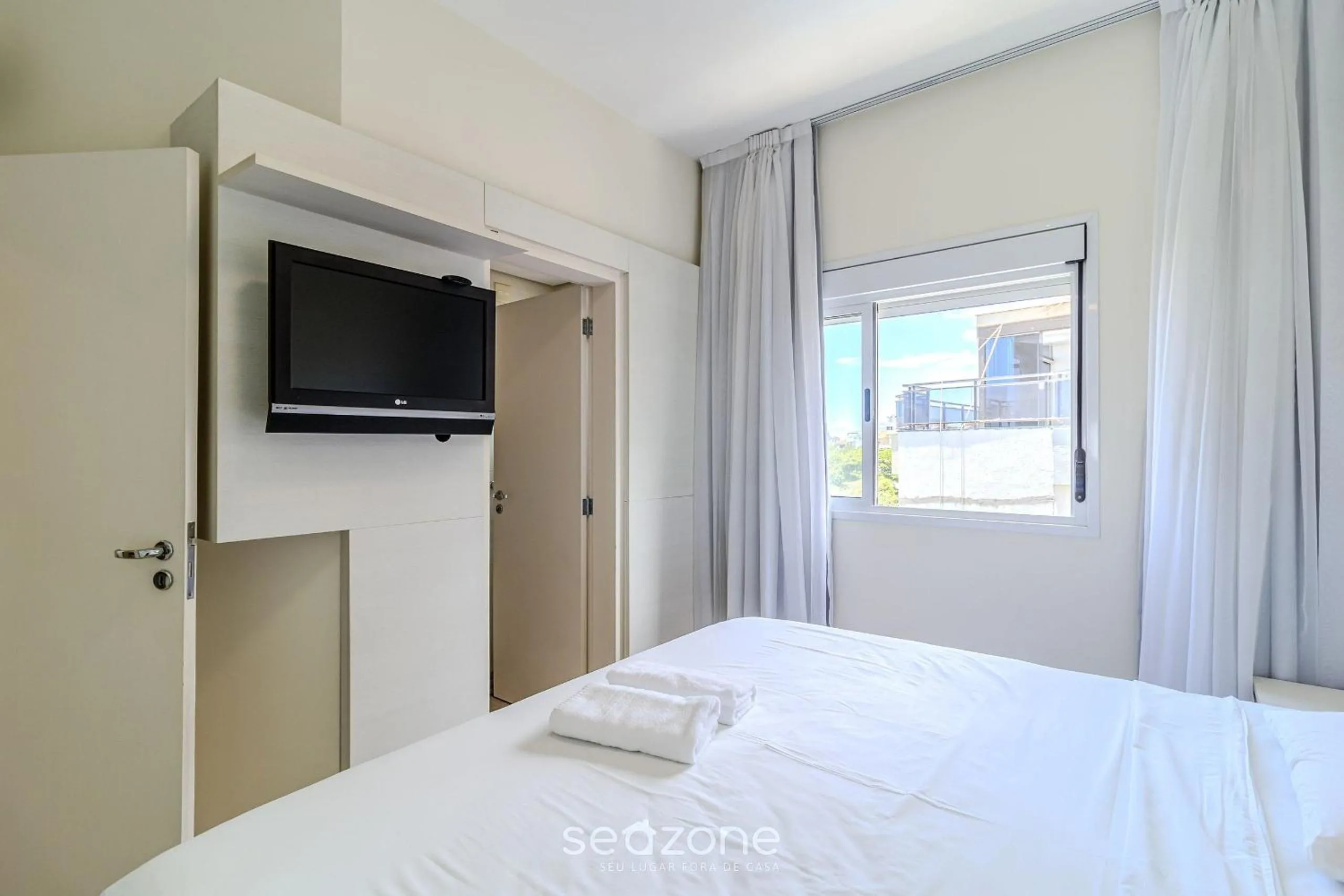 TV and multimedia, Bed in Condomínio Pé na Areia c/ Piscina em Florianópolis - EAR