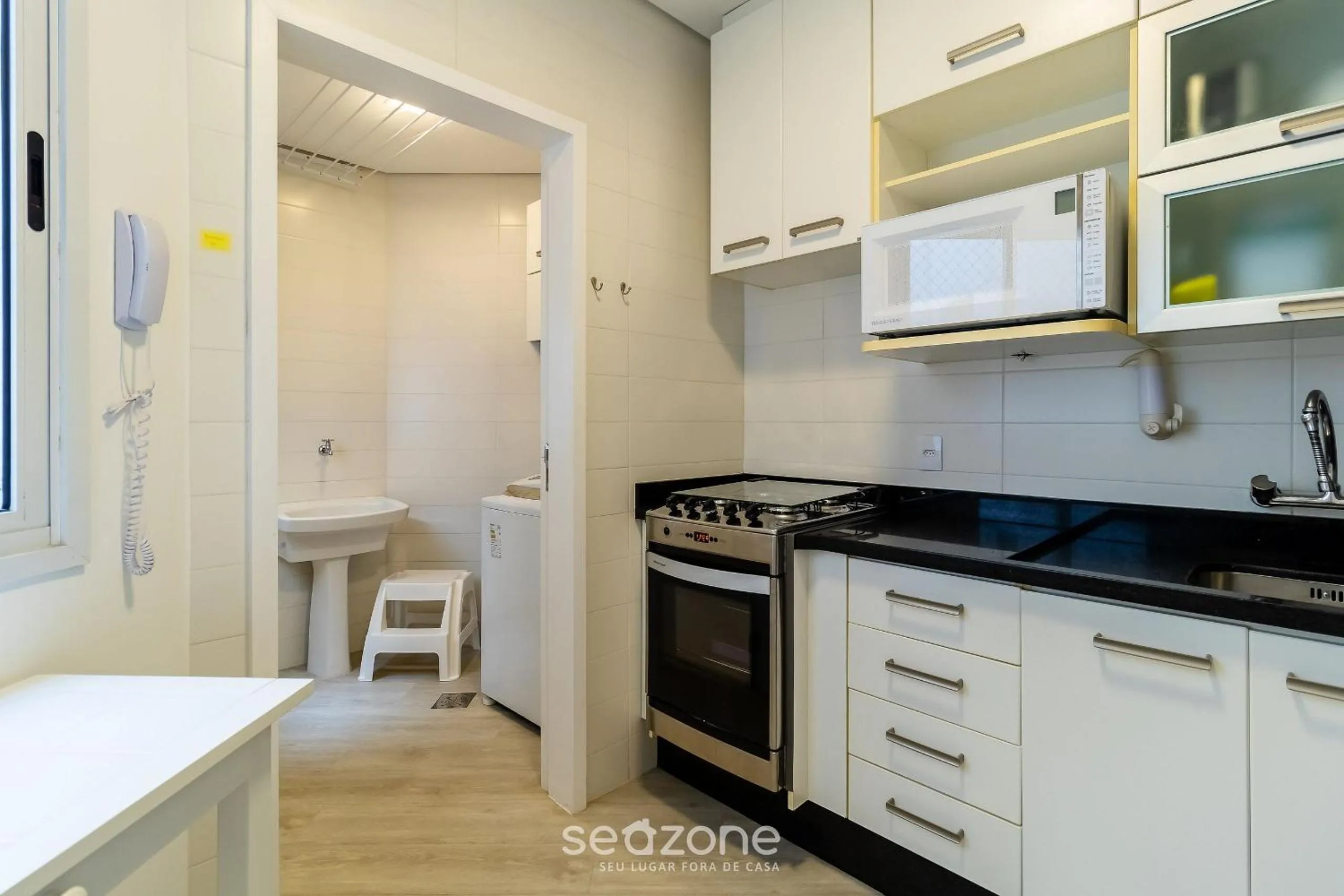 Kitchen or kitchenette in Condomínio Pé na Areia c/ Piscina em Florianópolis - EAR