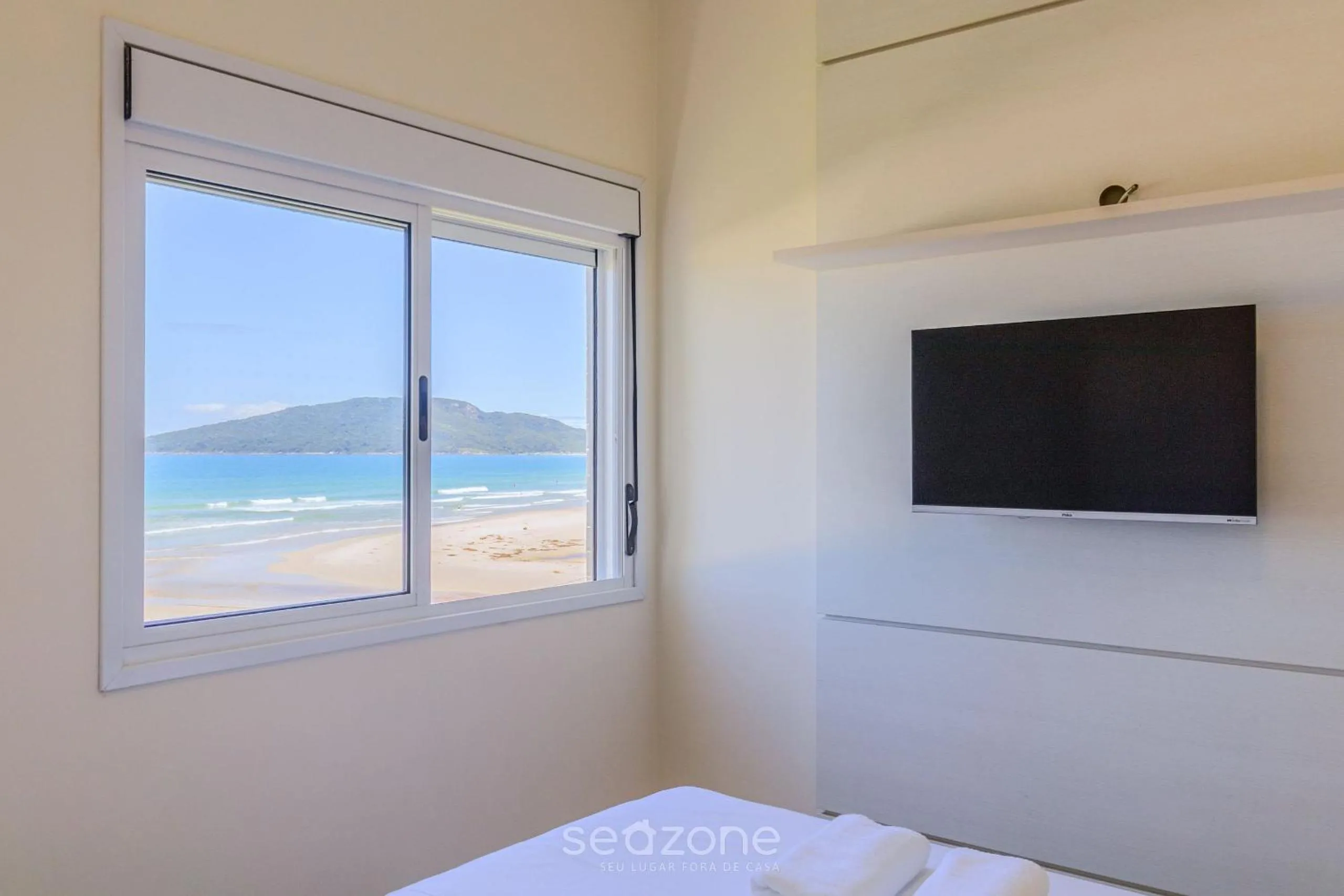 TV and multimedia, Bed in Condomínio Pé na Areia c/ Piscina em Florianópolis - EAR