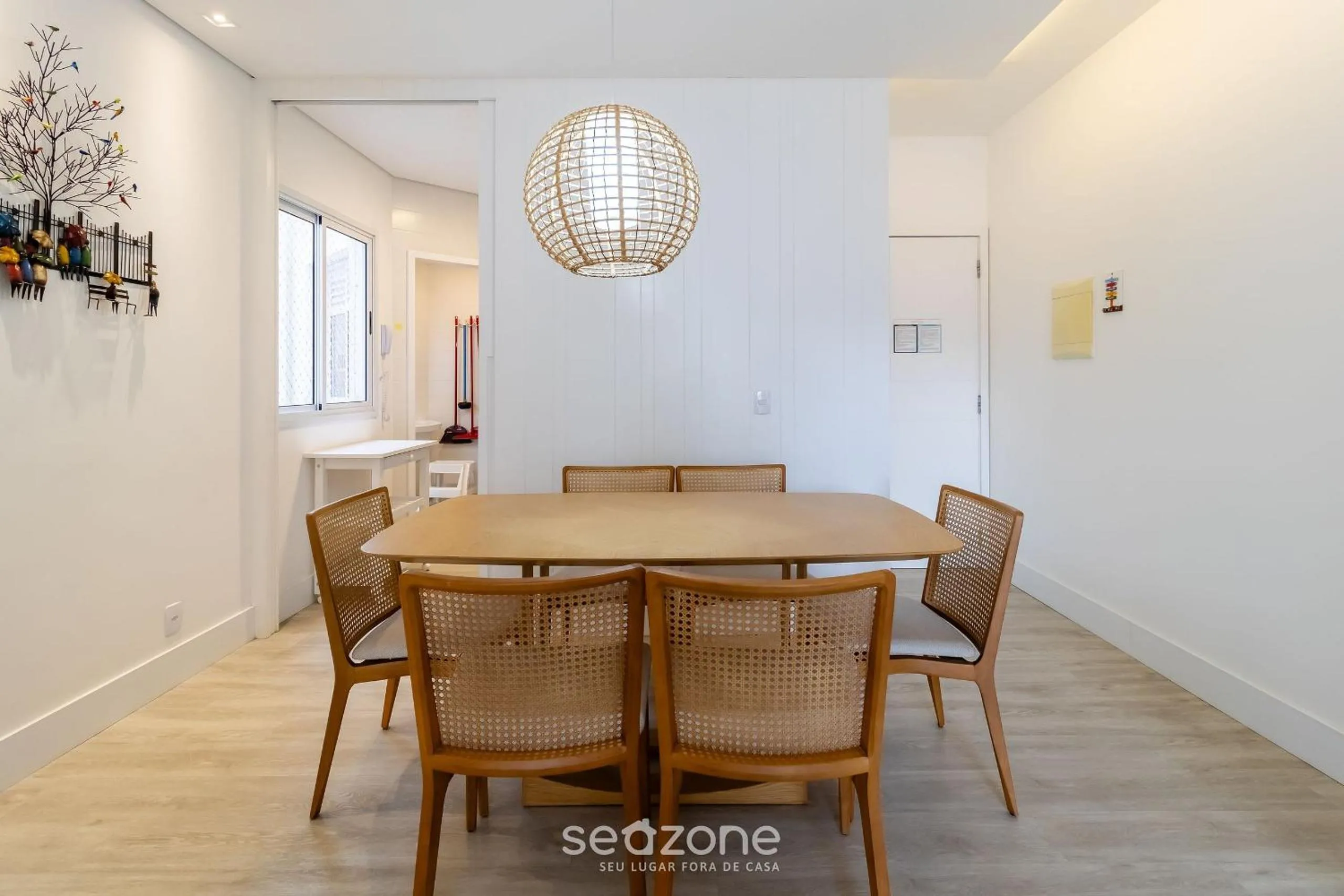 Dining area in Condomínio Pé na Areia c/ Piscina em Florianópolis - EAR