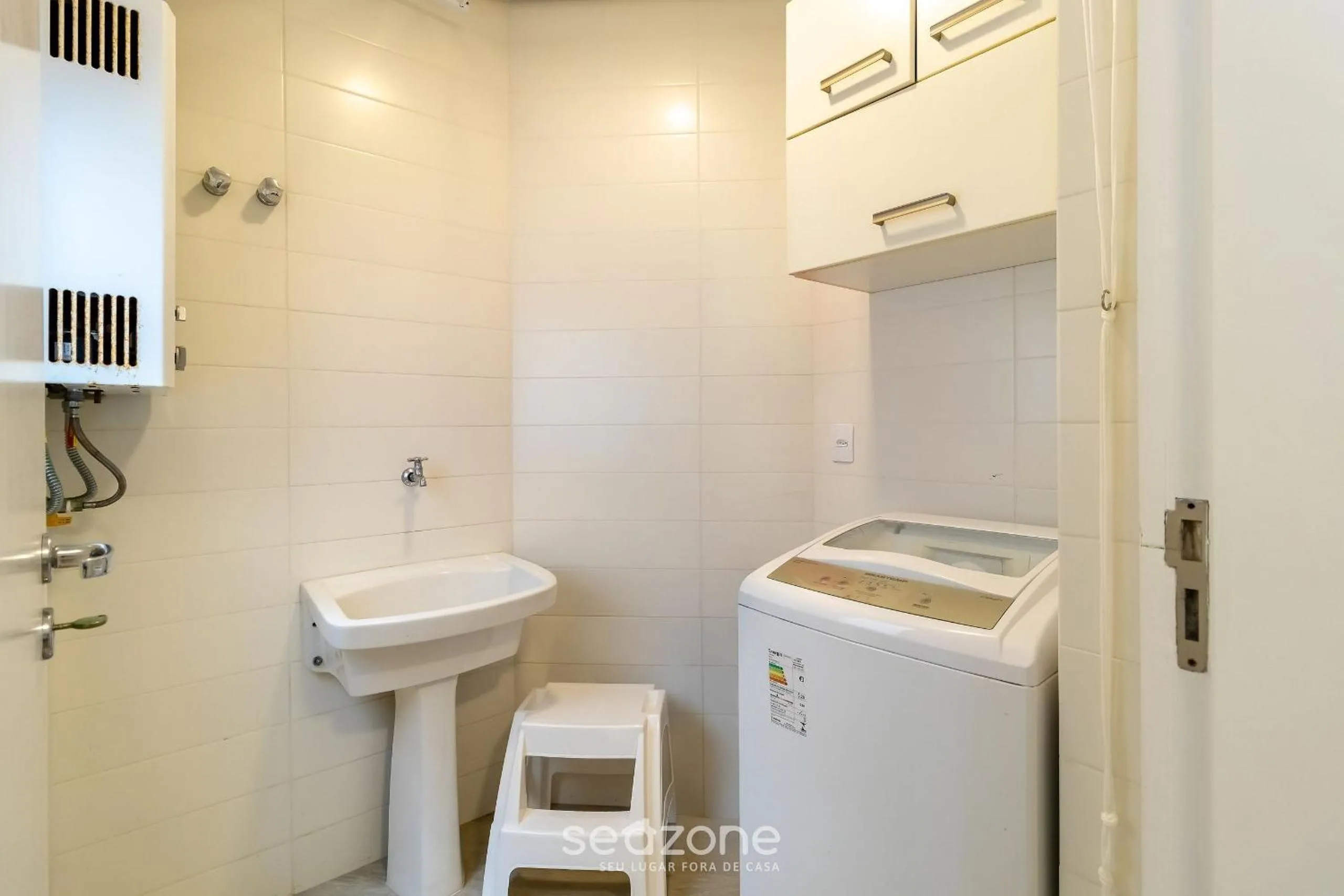 Area and facilities in Condomínio Pé na Areia c/ Piscina em Florianópolis - EAR