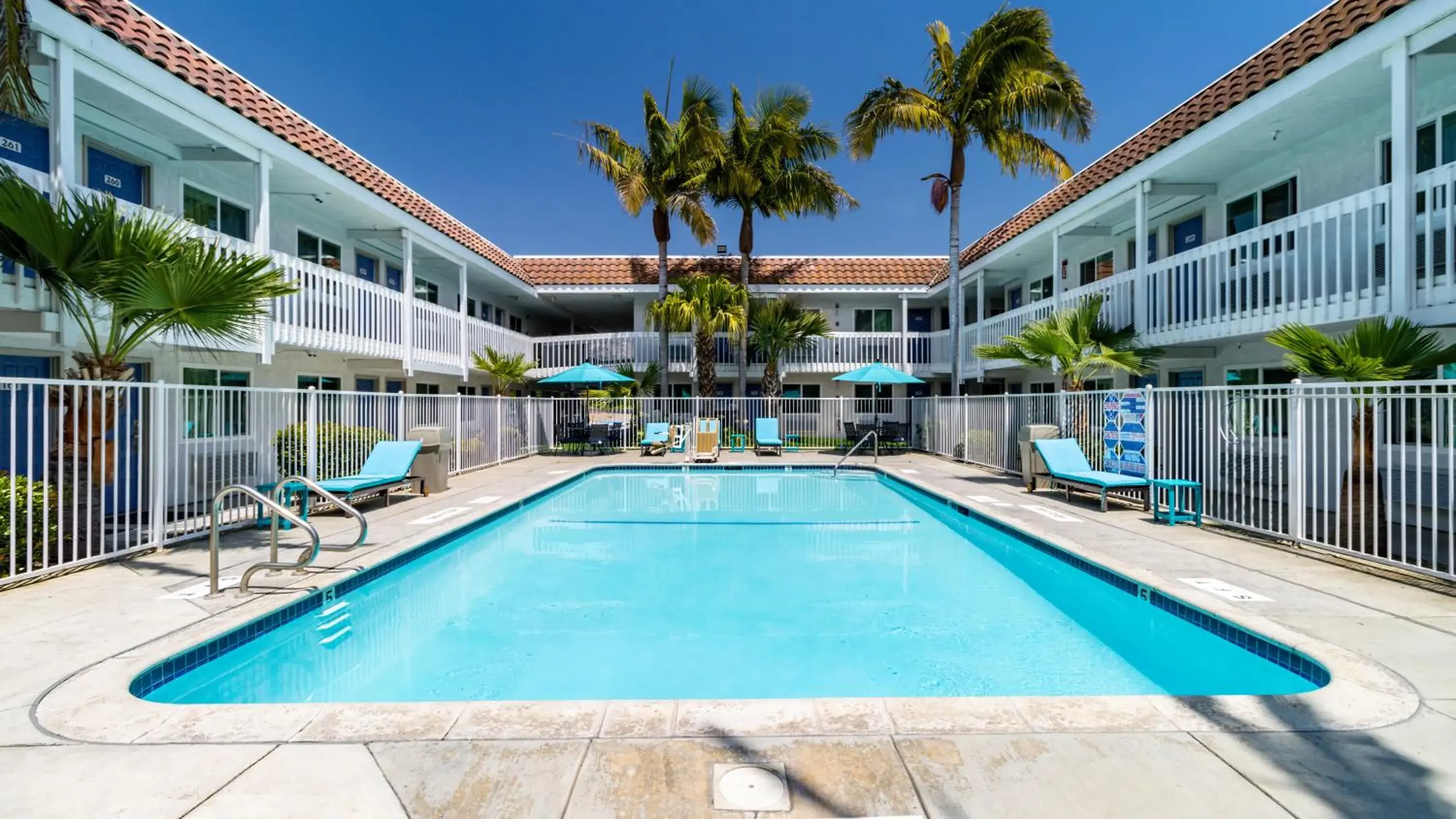 Swimming pool in Studio 6 Suites Carpinteria, CA Santa Barbara South Swimming pool in Studio 6 Suites Carpinteria, CA Santa Barbara South