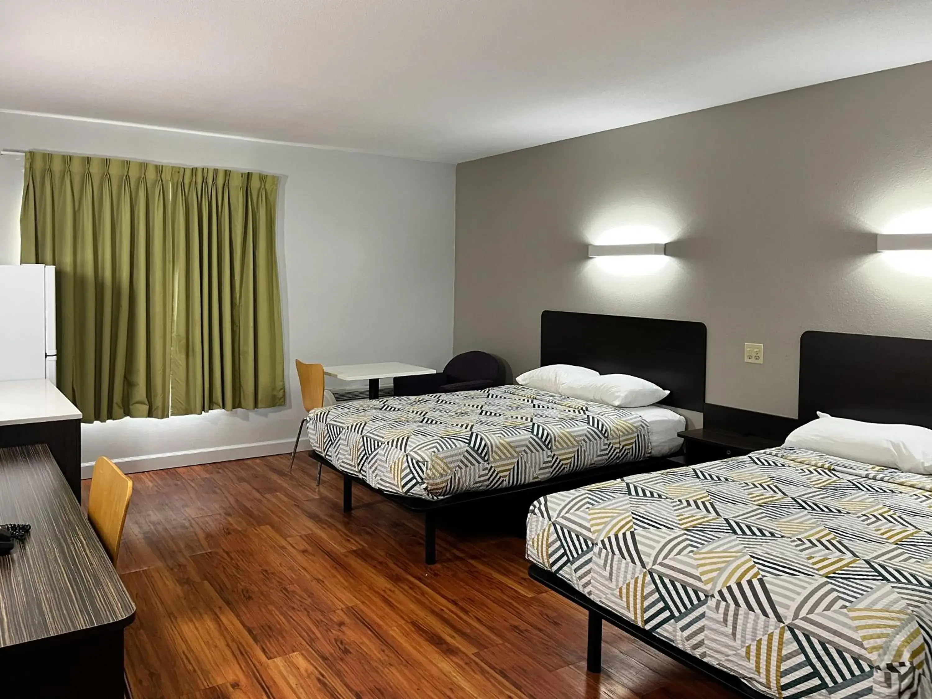 Bedroom, Bed in Studio 6 Suites Springfield, OH Bedroom, Bed in Studio 6 Suites Springfield, OH
