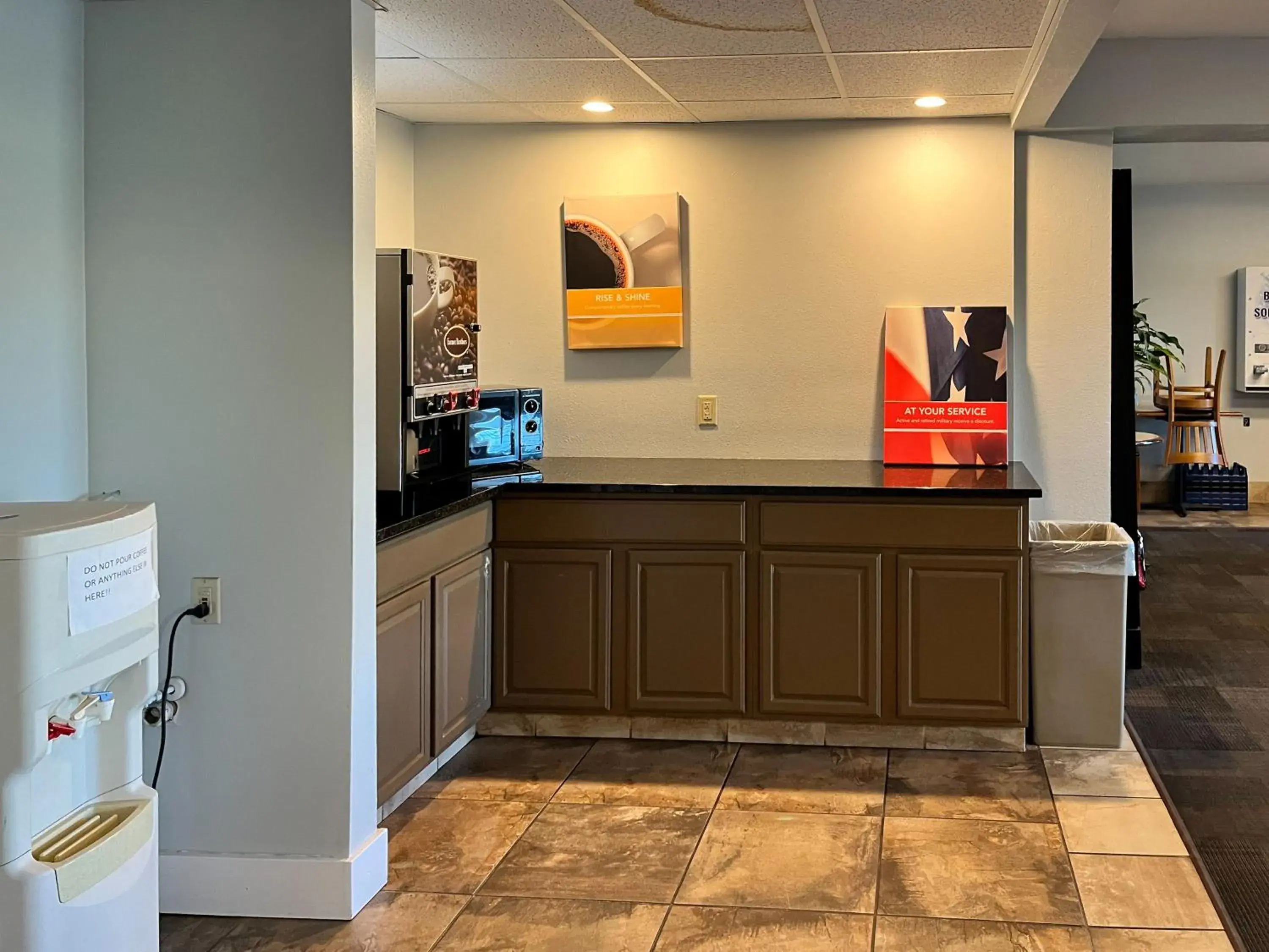 Lobby or reception in Studio 6 Suites Springfield, OH Lobby or reception in Studio 6 Suites Springfield, OH
