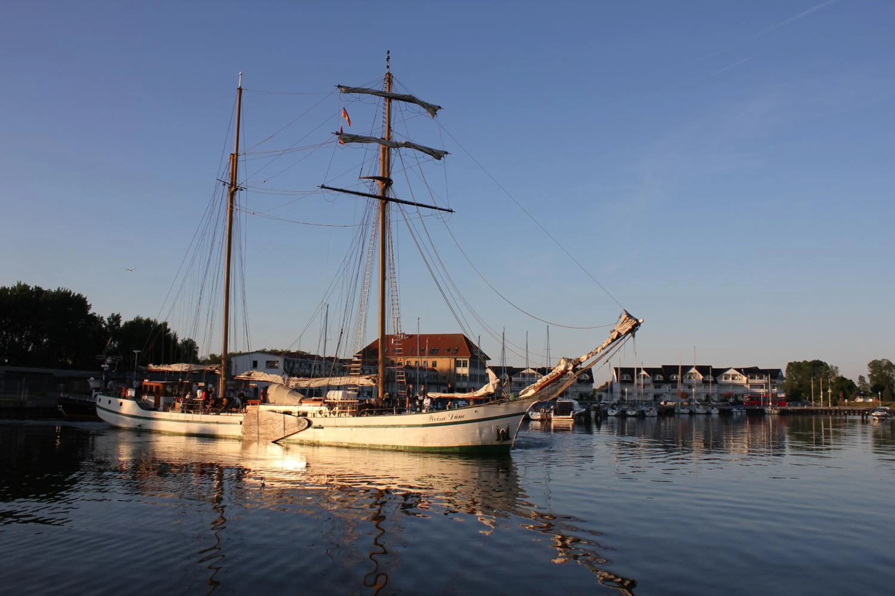 Property building in Hafenkiek 55 exklusiv wohnen am Yachthafen