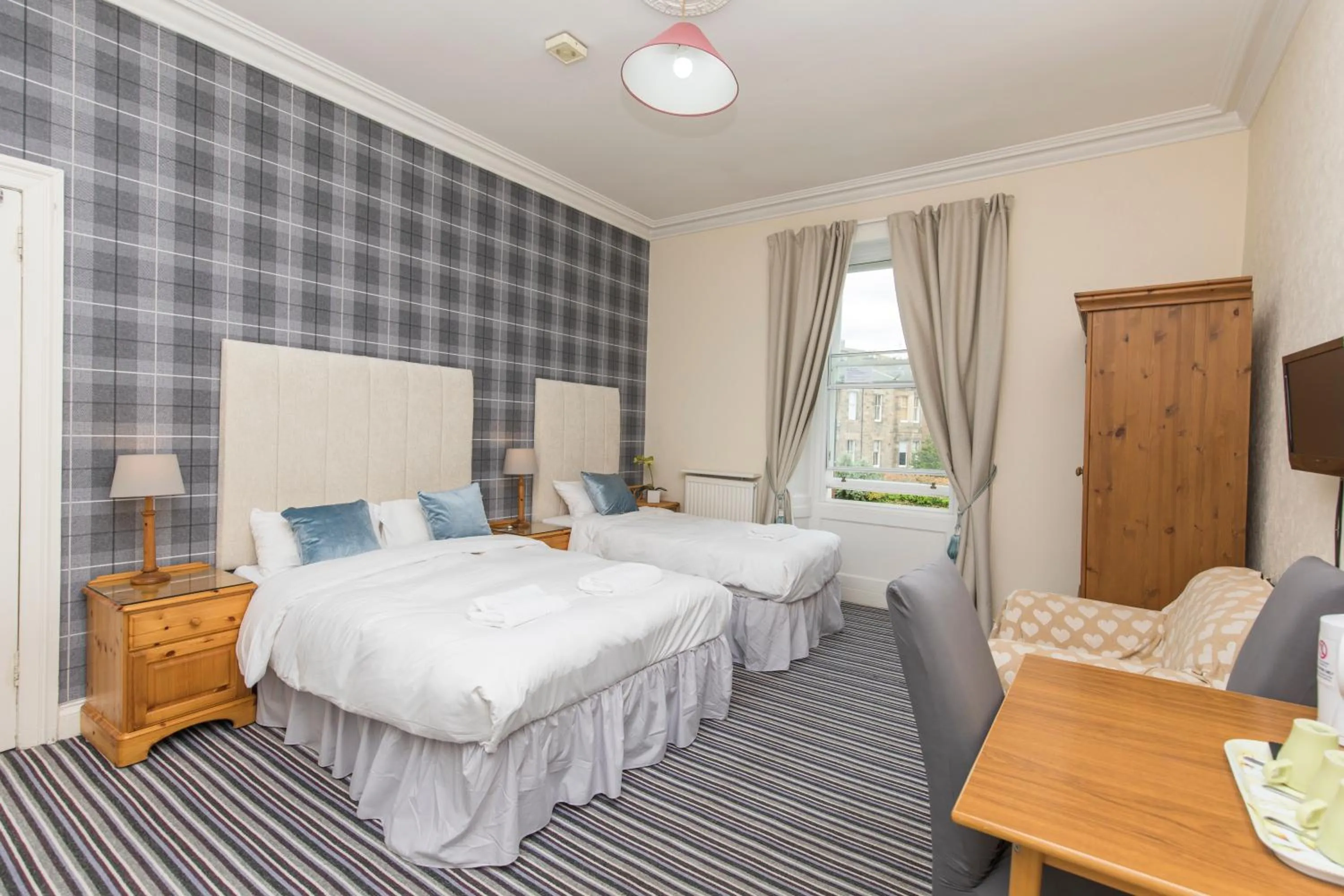 Bedroom, Bed in Edinburgh Rays Guest House