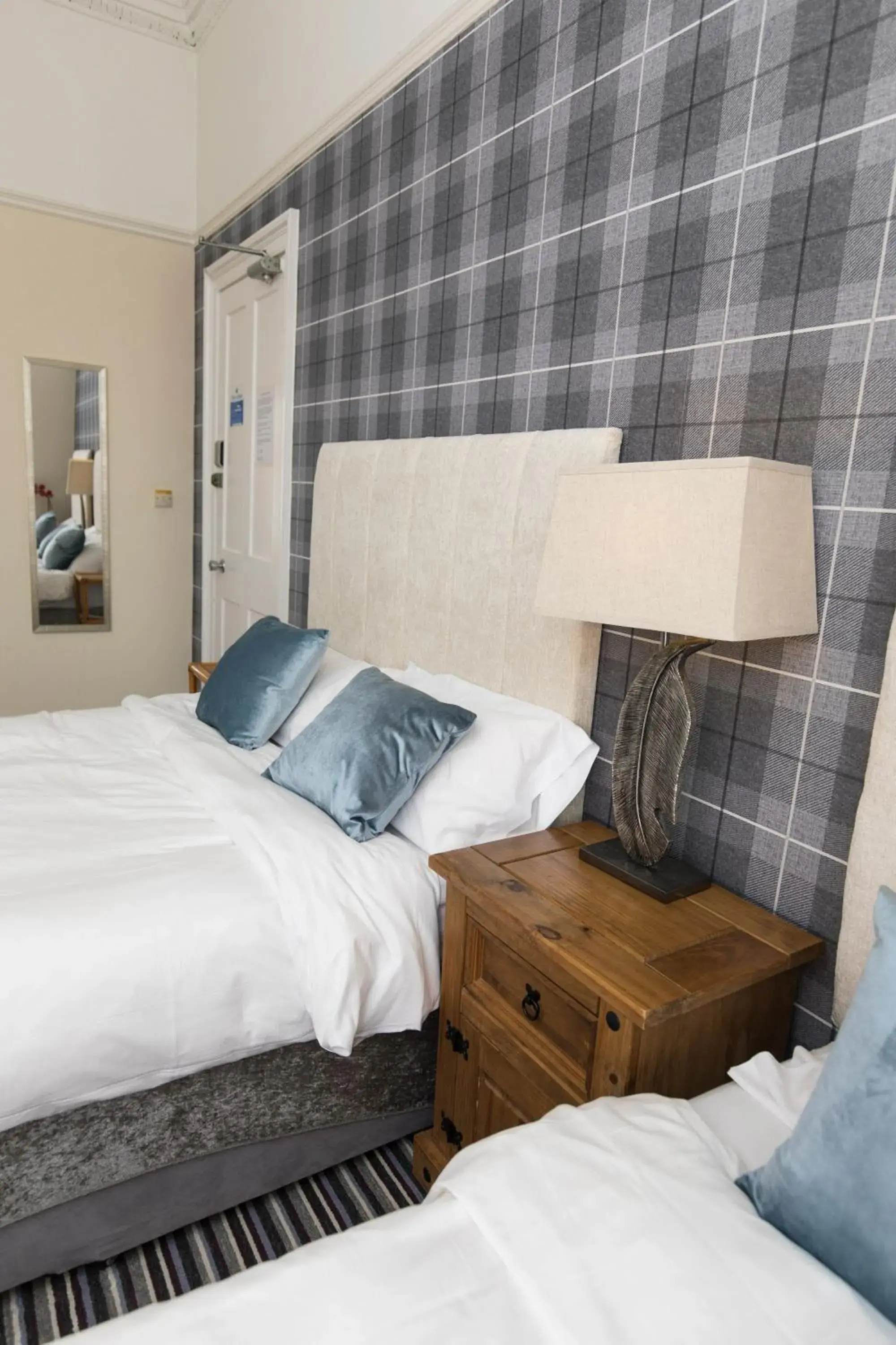 Triple Room in Edinburgh Rays Guest House Triple Room in Edinburgh Rays Guest House