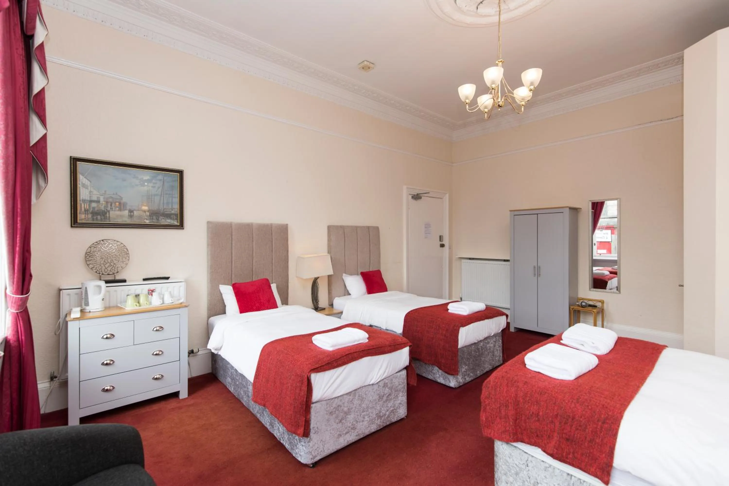 Bedroom, Bed in Edinburgh Rays Guest House